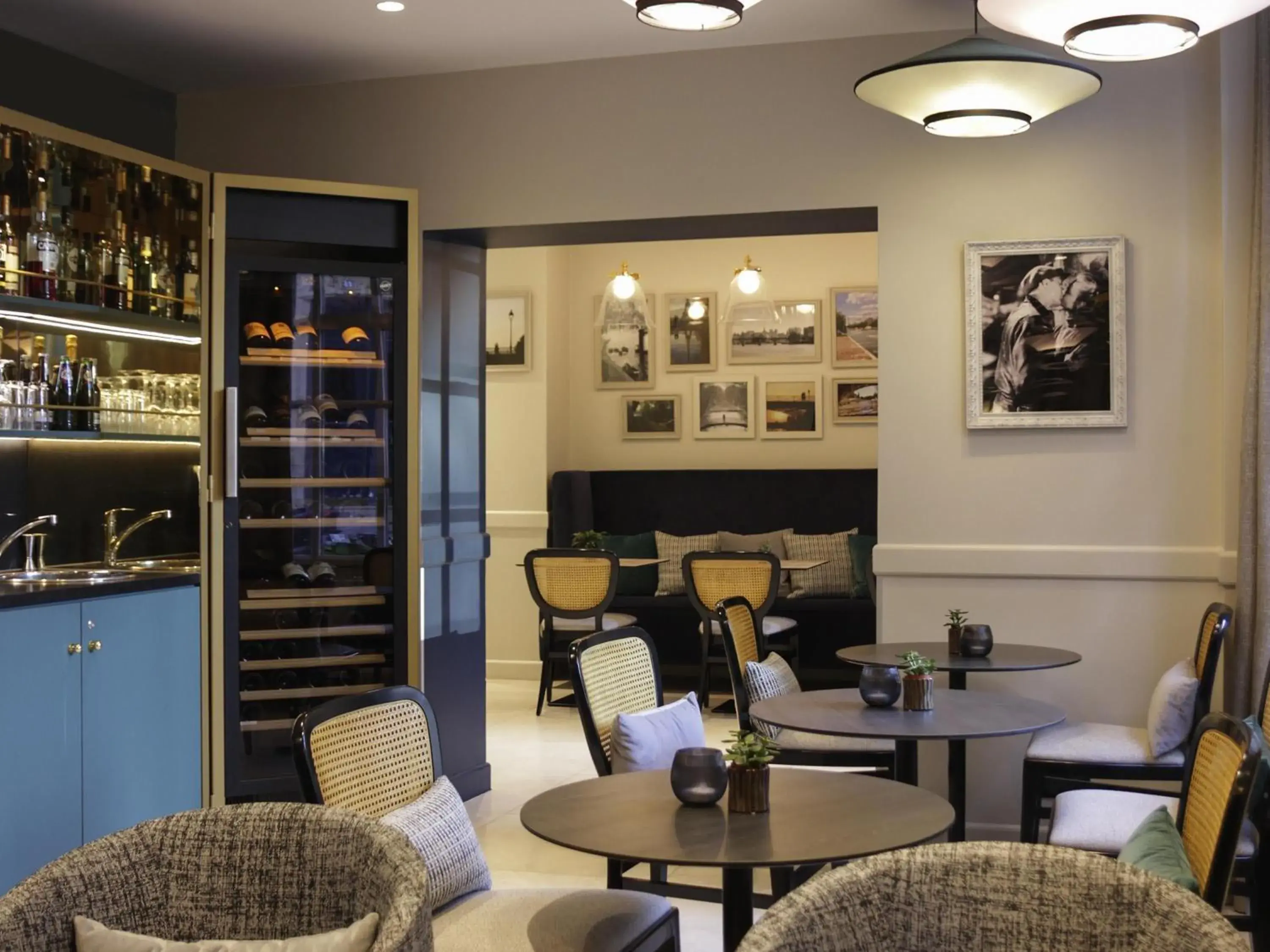 Lounge or bar in Mercure Paris Notre Dame Saint Germain des Prés Lounge or bar in Mercure Paris Notre Dame Saint Germain des Prés