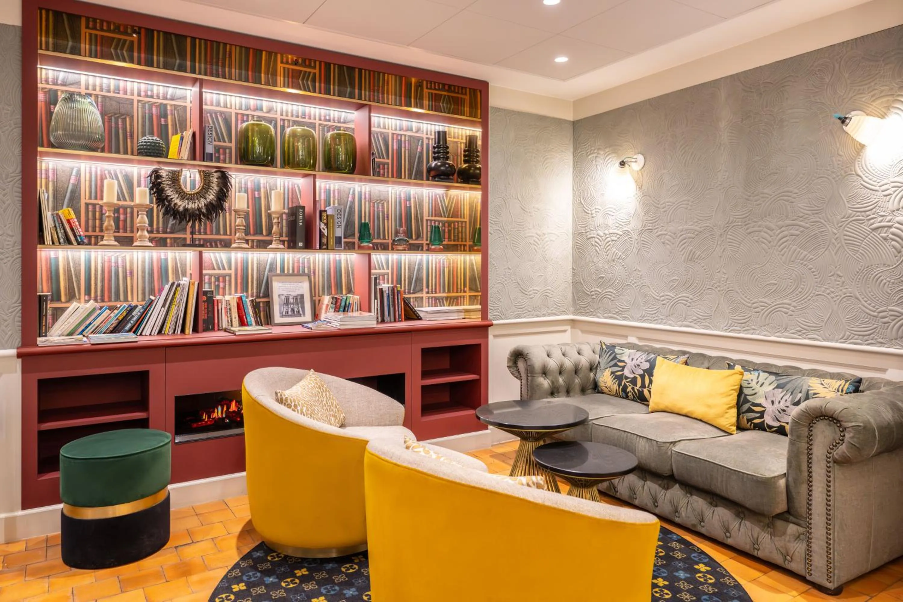 Library in Mercure Paris Notre Dame Saint Germain des Prés