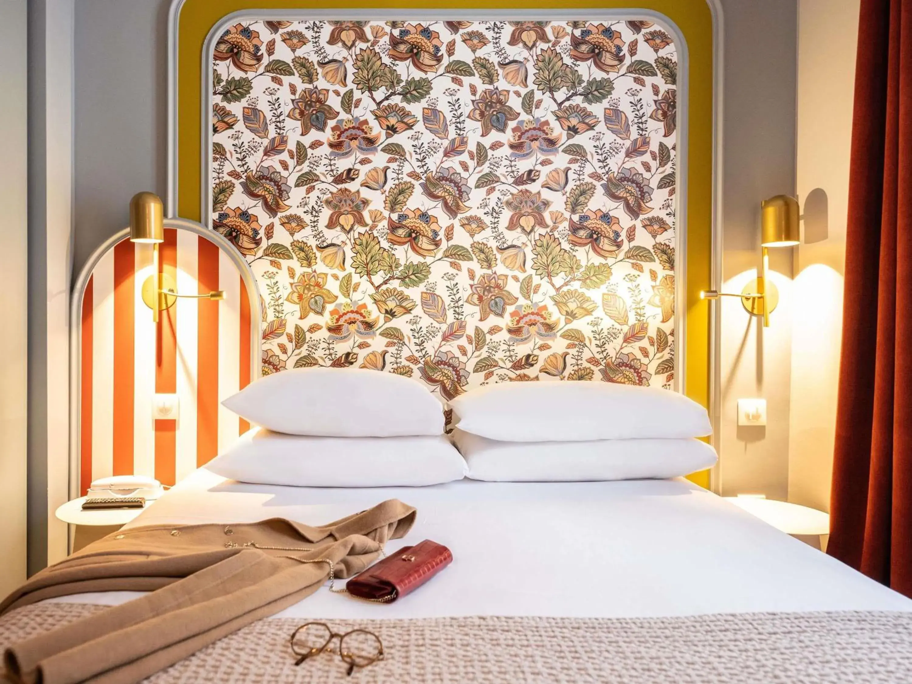 Bedroom, Bed in Mercure Paris Notre Dame Saint Germain des Prés Bedroom, Bed in Mercure Paris Notre Dame Saint Germain des Prés