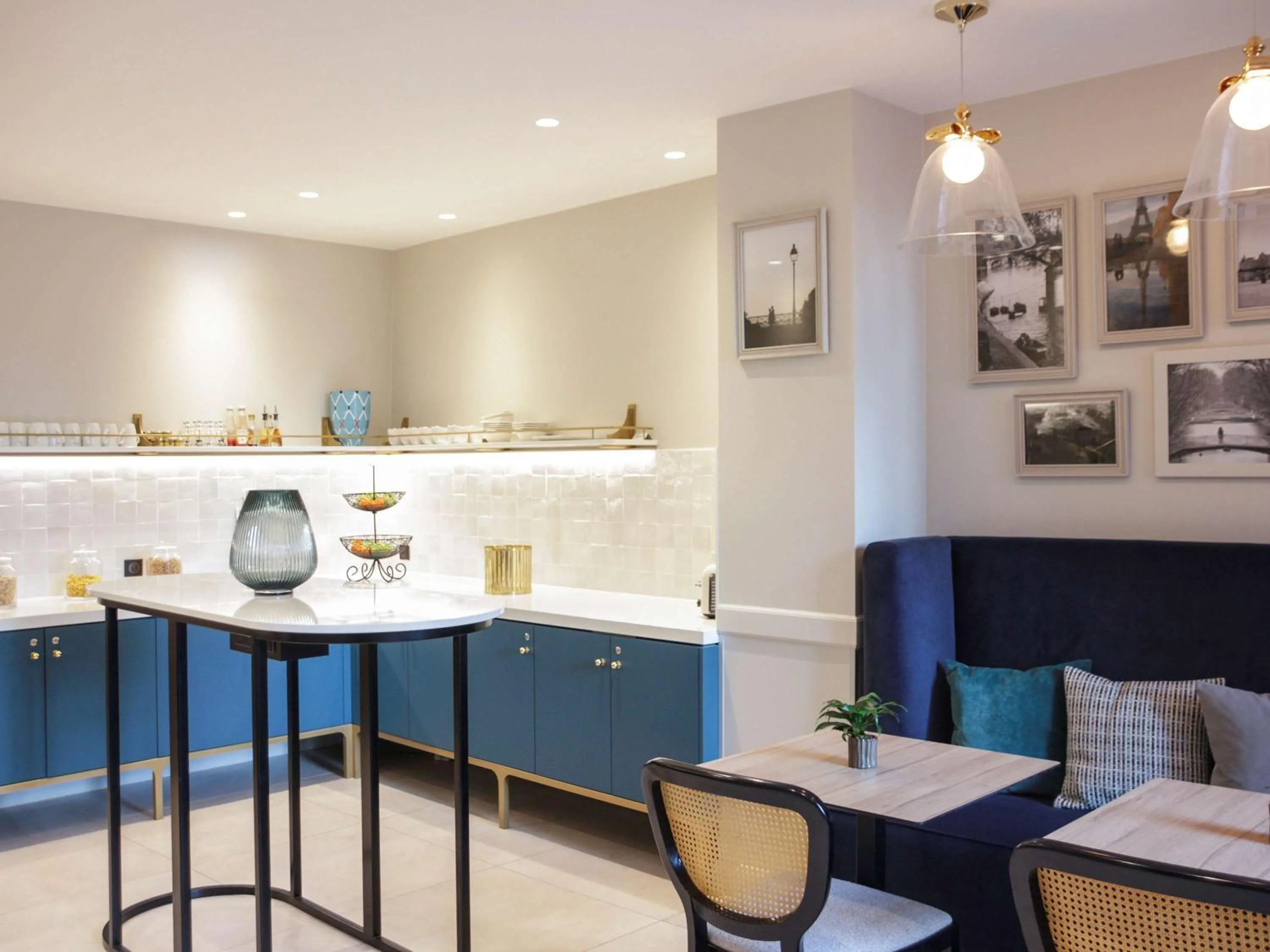 Restaurant/places to eat in Mercure Paris Notre Dame Saint Germain des Prés