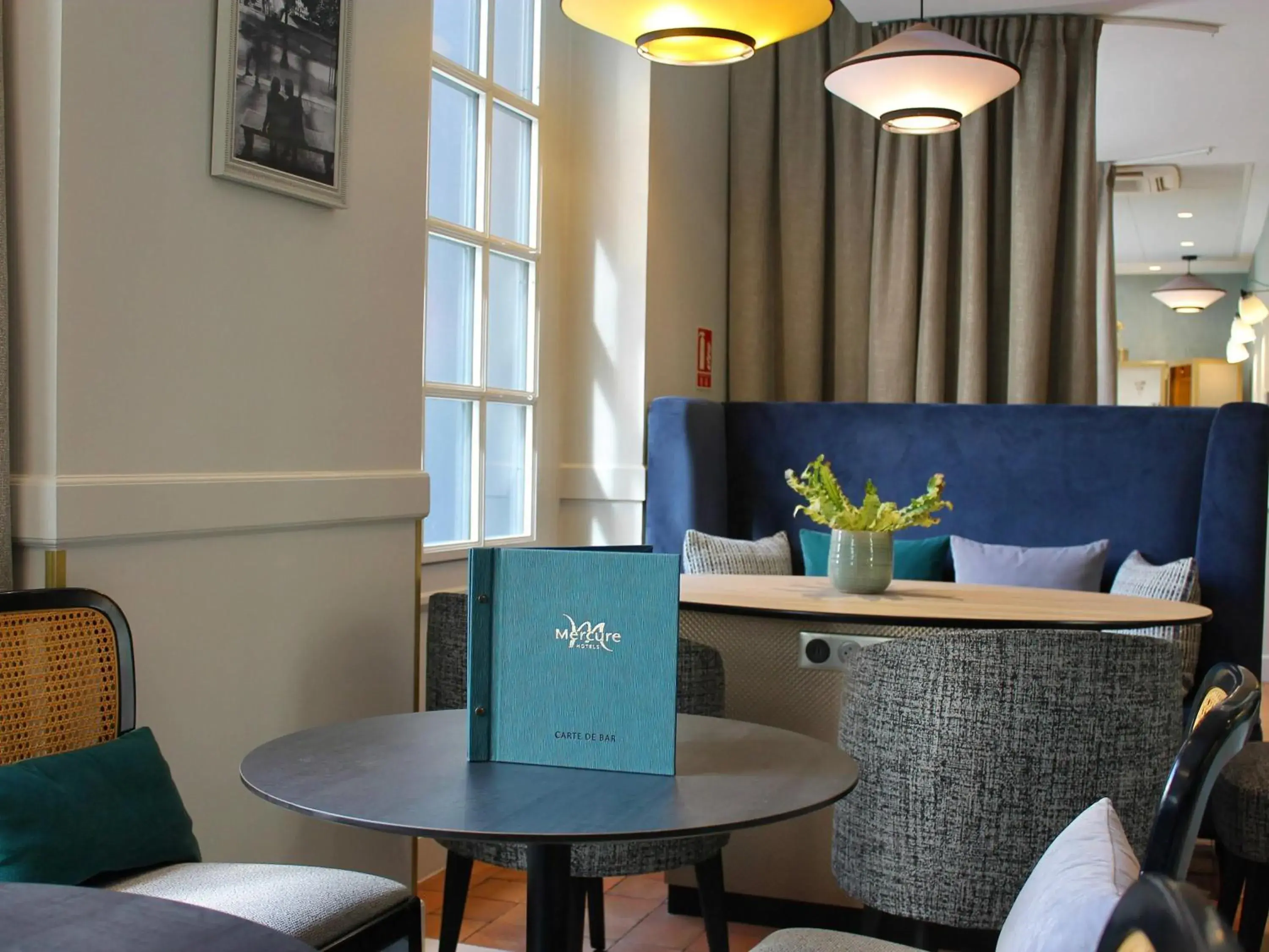 Lounge or bar in Mercure Paris Notre Dame Saint Germain des Prés Lounge or bar in Mercure Paris Notre Dame Saint Germain des Prés