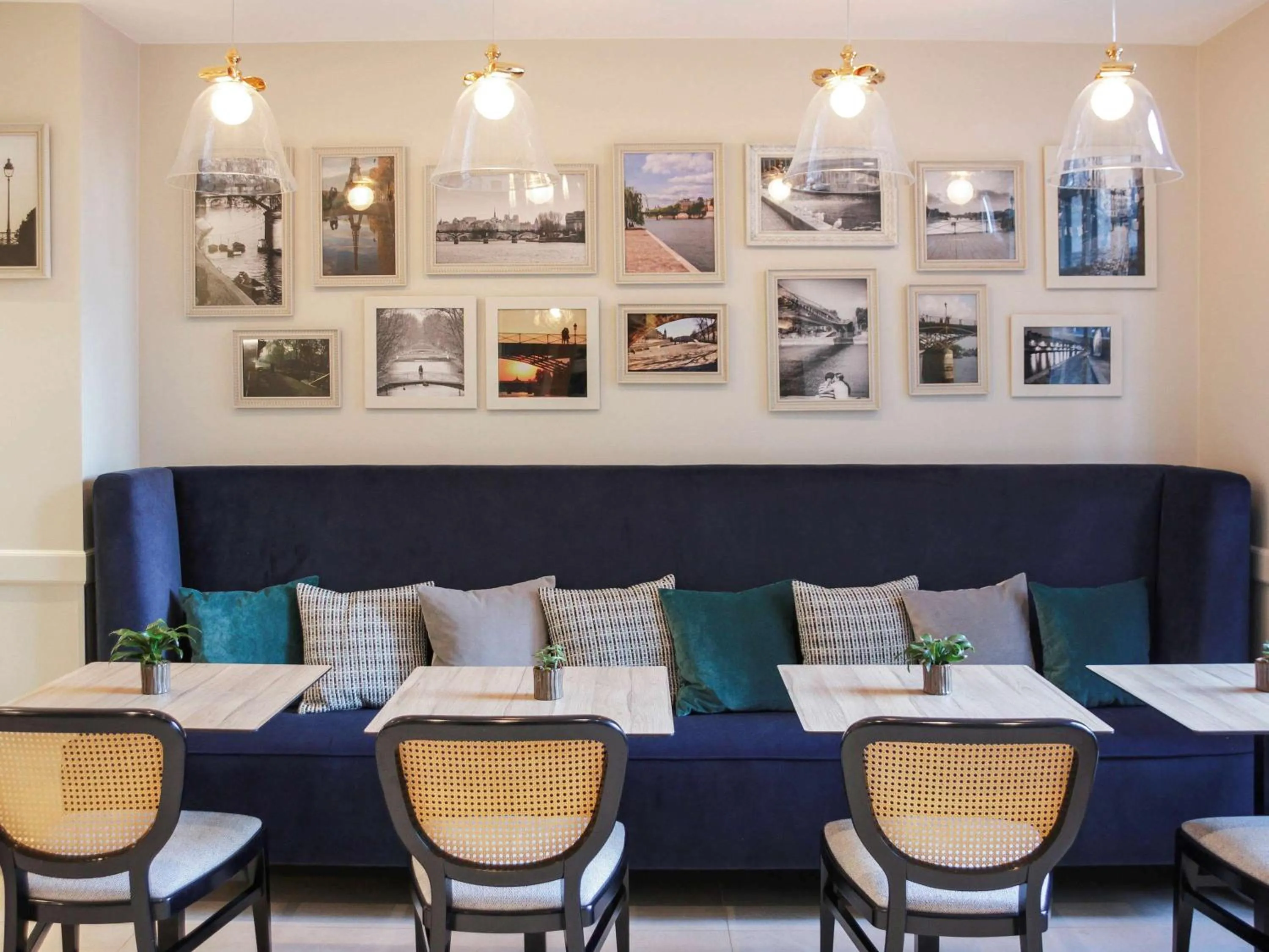 Restaurant/places to eat in Mercure Paris Notre Dame Saint Germain des Prés