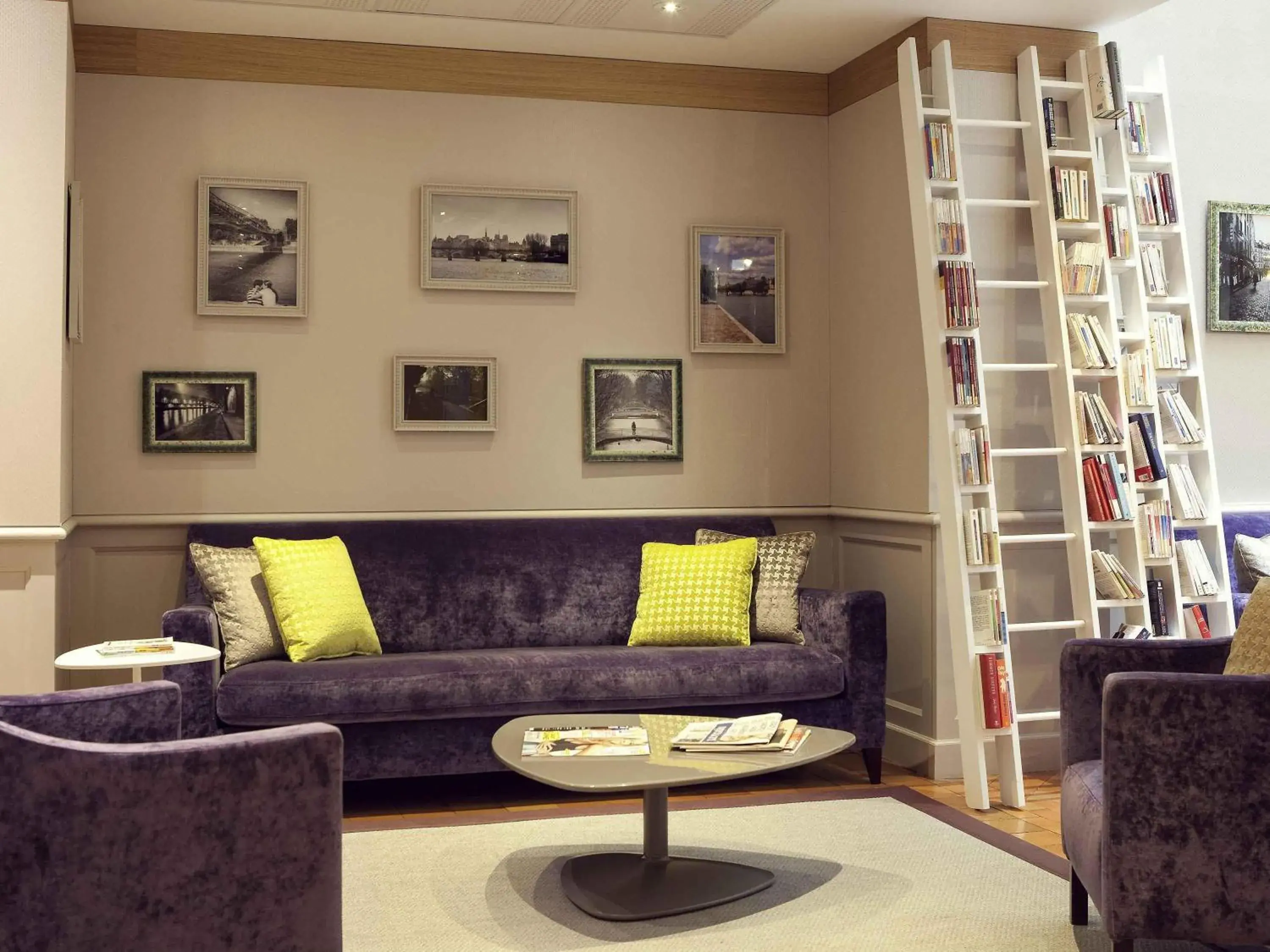 Lounge or bar in Mercure Paris Notre Dame Saint Germain des Prés Lounge or bar in Mercure Paris Notre Dame Saint Germain des Prés