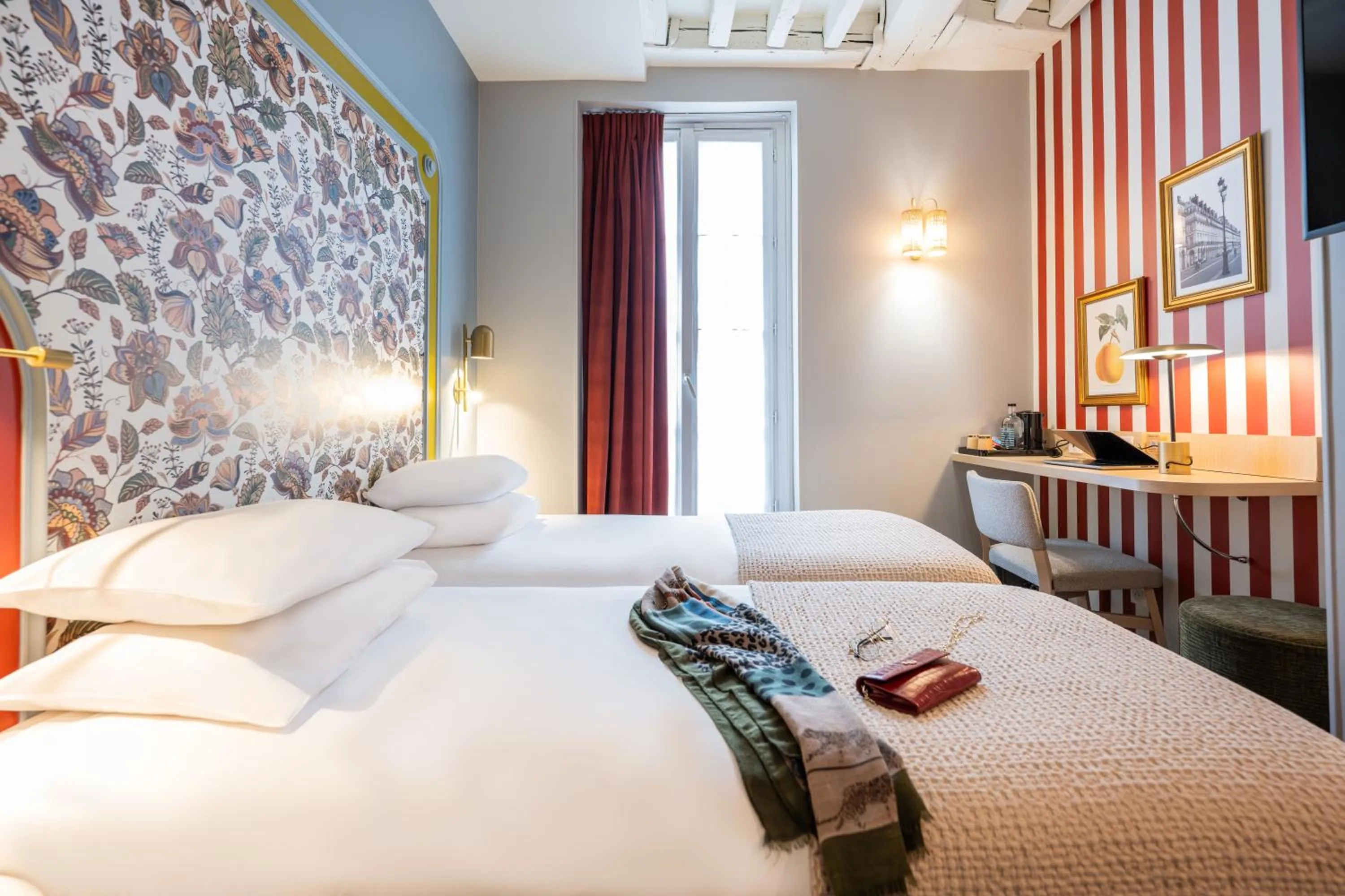 Photo of the whole room, Bed in Mercure Paris Notre Dame Saint Germain des Prés