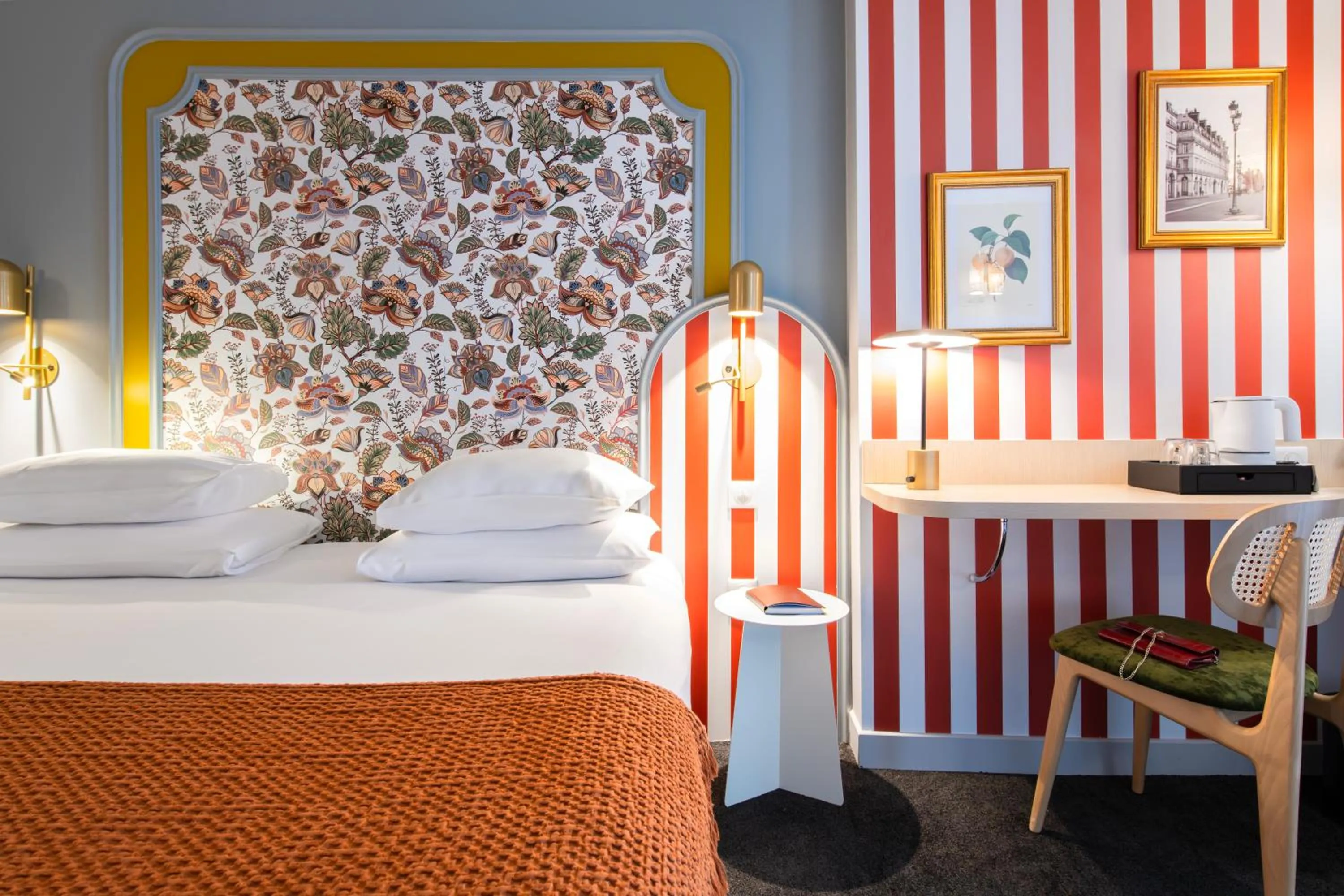 Bedroom, Bed in Mercure Paris Notre Dame Saint Germain des Prés