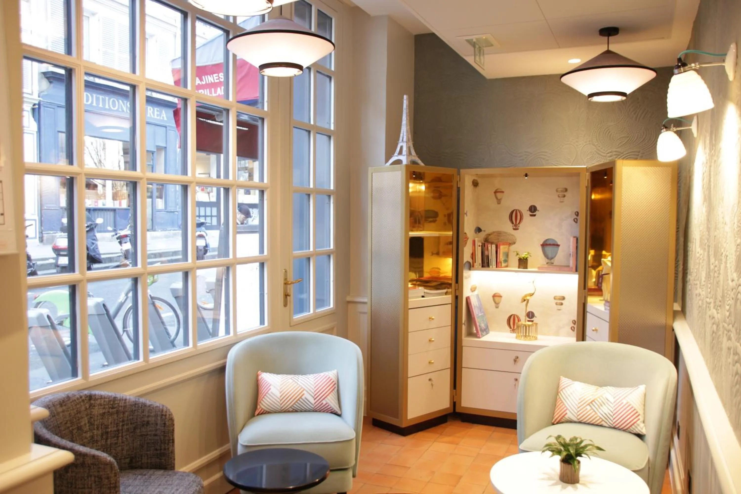 Living room in Mercure Paris Notre Dame Saint Germain des Prés