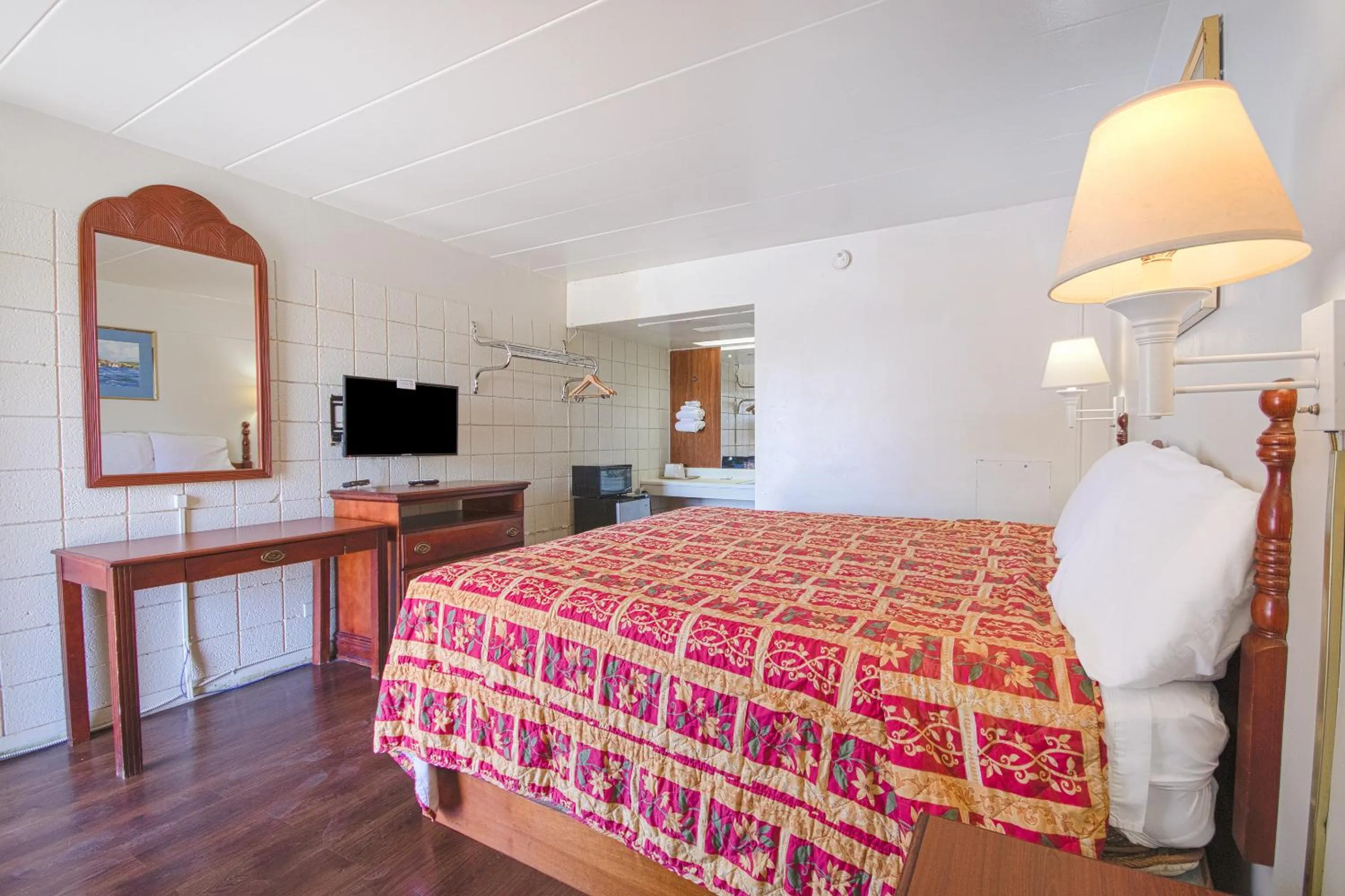 Bedroom in Centralia Motel near Downtown by OYO