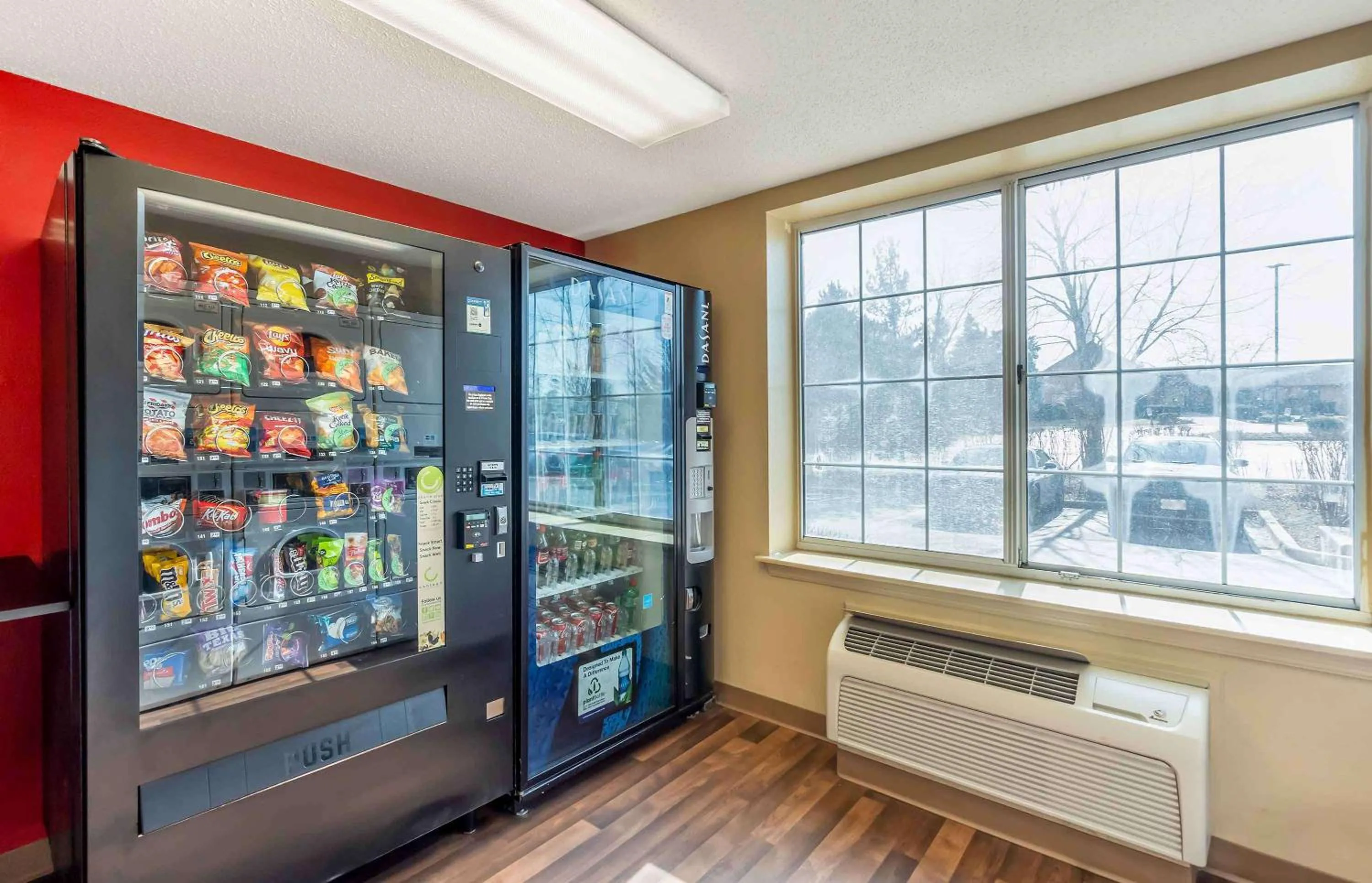 Property building in Extended Stay America Select Suites - Chicago - Vernon Hills - Lincolnshire