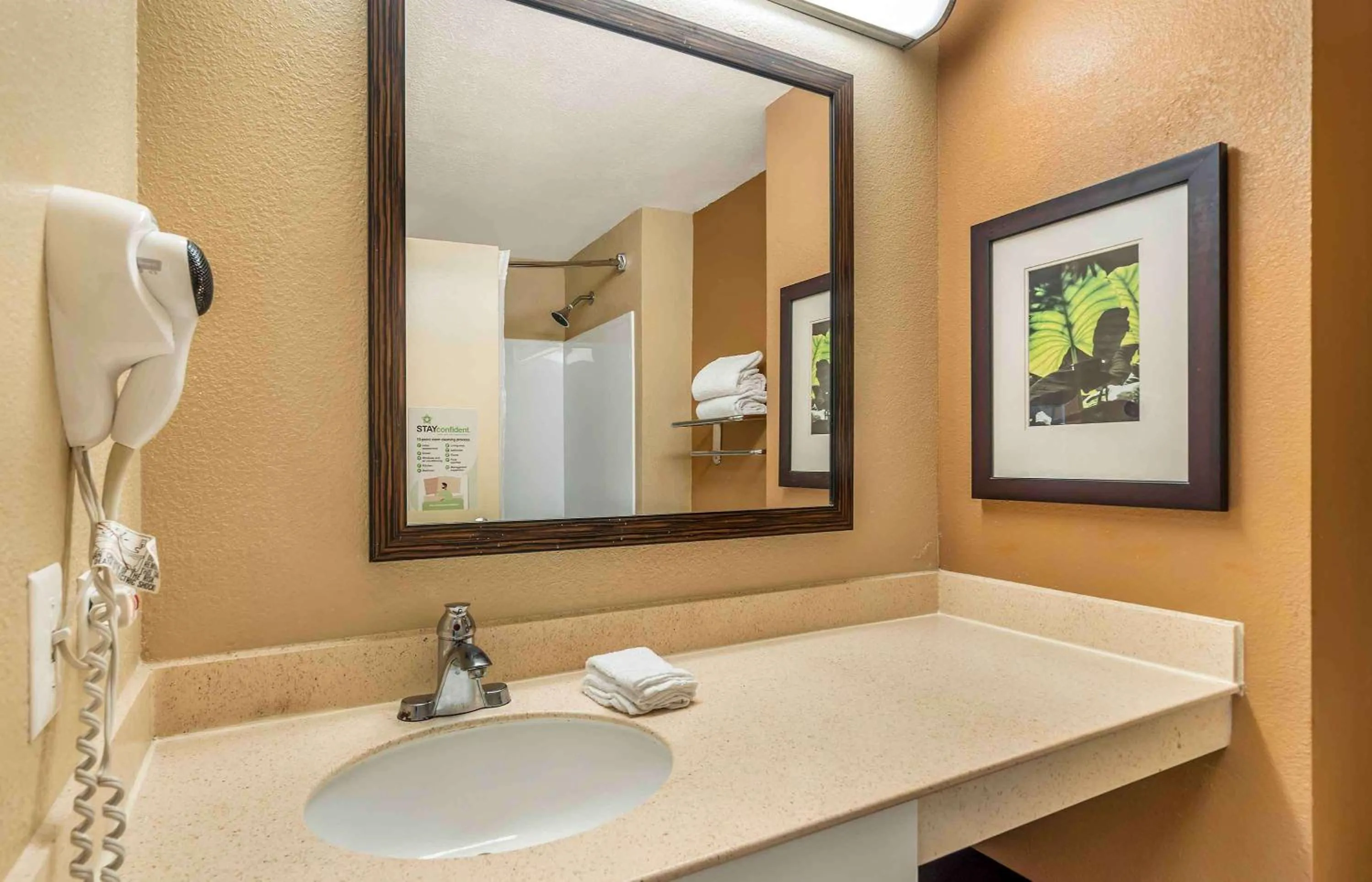 Bathroom in Extended Stay America Select Suites - Chicago - Vernon Hills - Lincolnshire