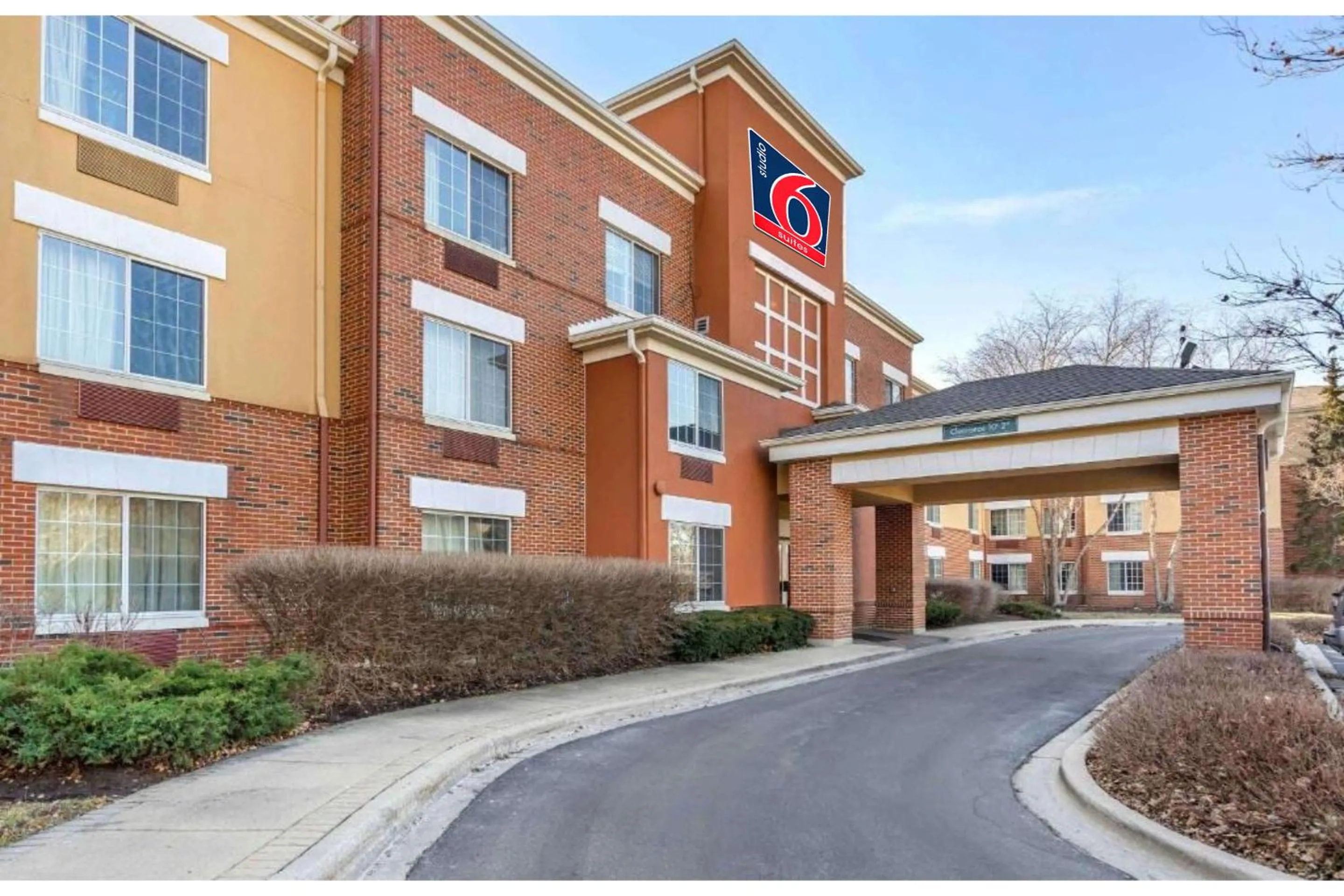 Facade/entrance in Studio 6 Extended Stay Chicago Vernon Hills Lincolnshire IL