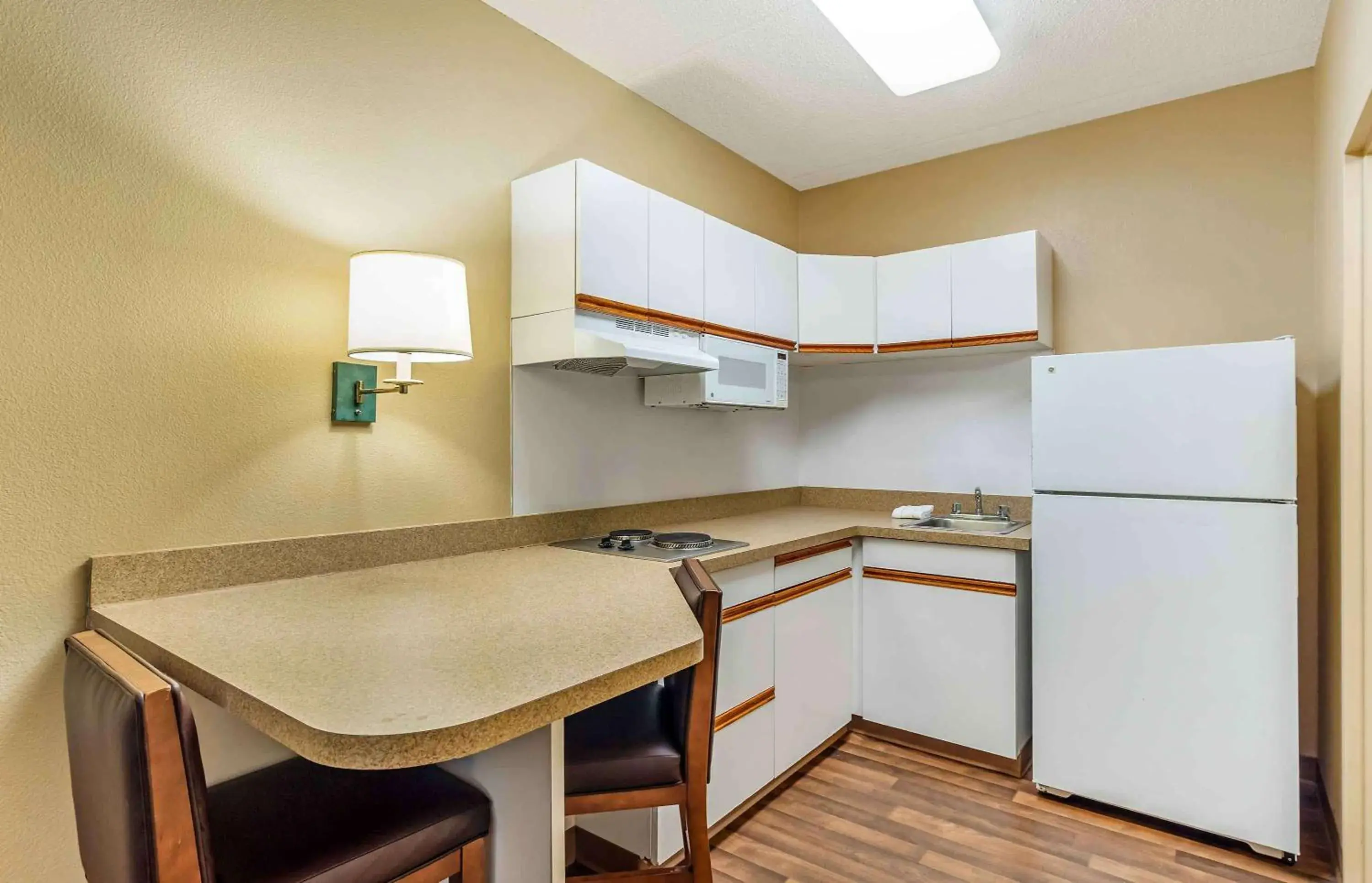 Bedroom in Extended Stay America Select Suites - Chicago - Vernon Hills - Lincolnshire Bedroom in Extended Stay America Select Suites - Chicago - Vernon Hills - Lincolnshire