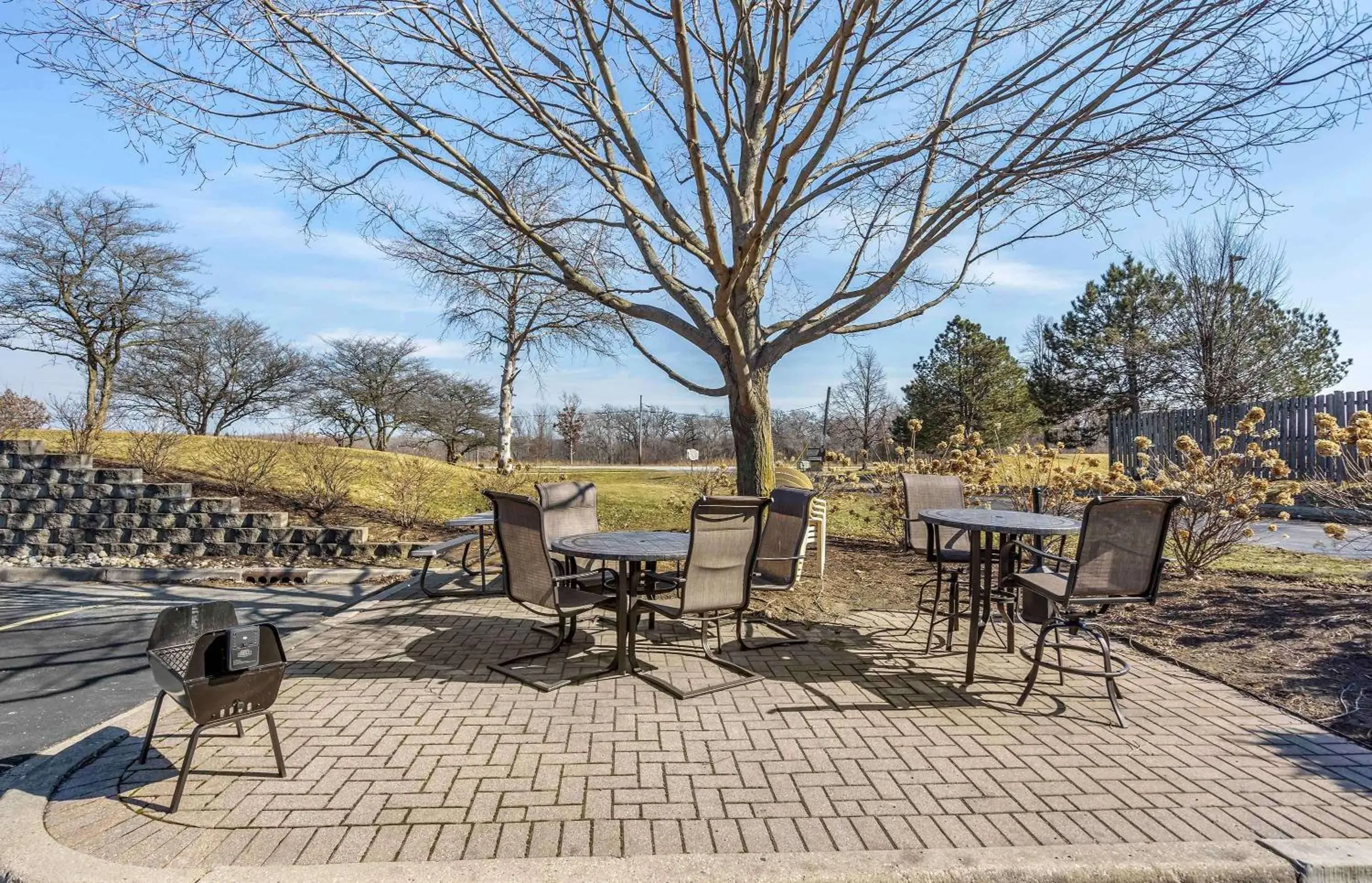 Property building in Extended Stay America Select Suites - Chicago - Vernon Hills - Lincolnshire Property building in Extended Stay America Select Suites - Chicago - Vernon Hills - Lincolnshire