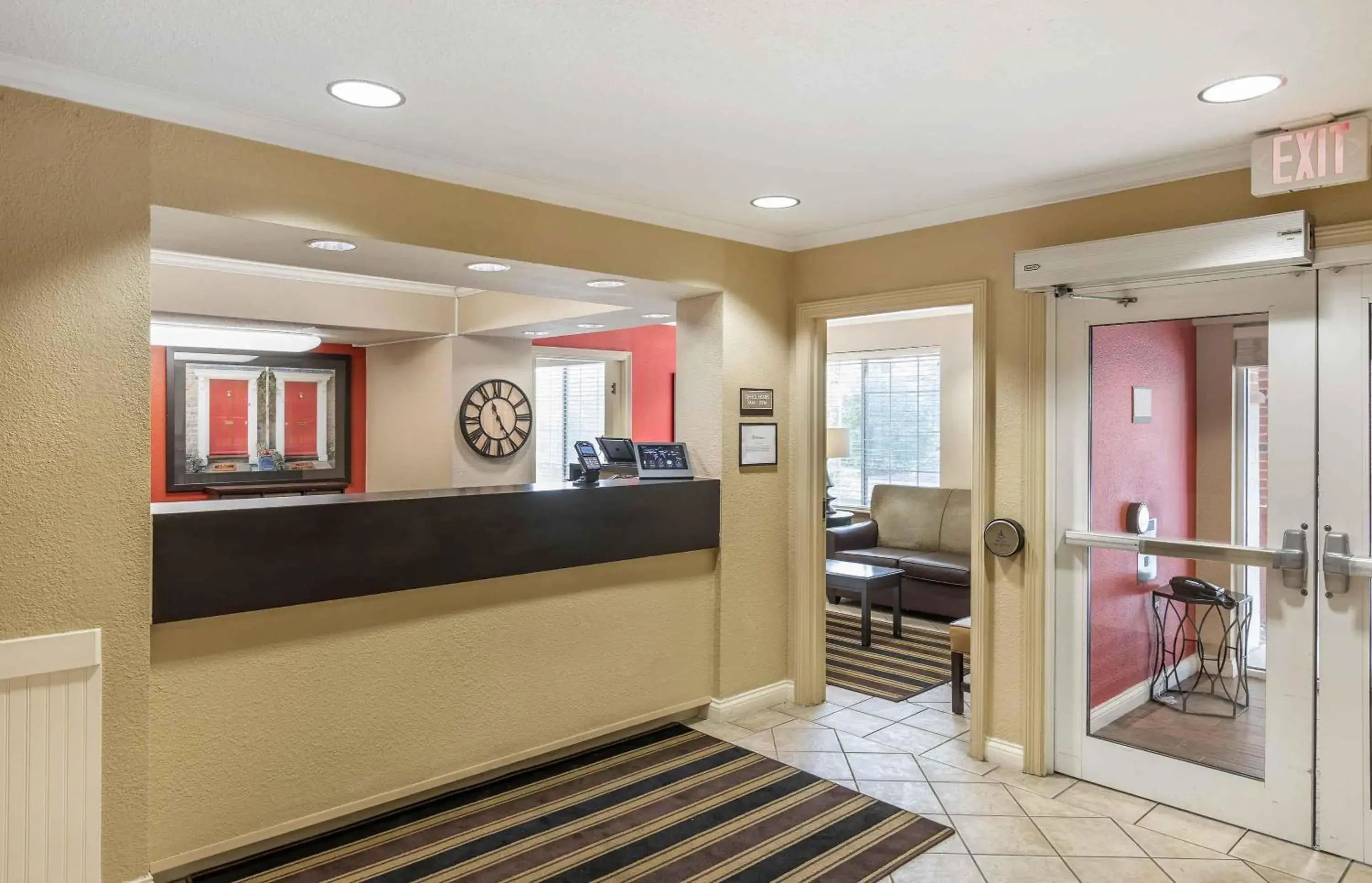 Lobby or reception in Extended Stay America Suites - Milwaukee - Brookfield Lobby or reception in Extended Stay America Suites - Milwaukee - Brookfield