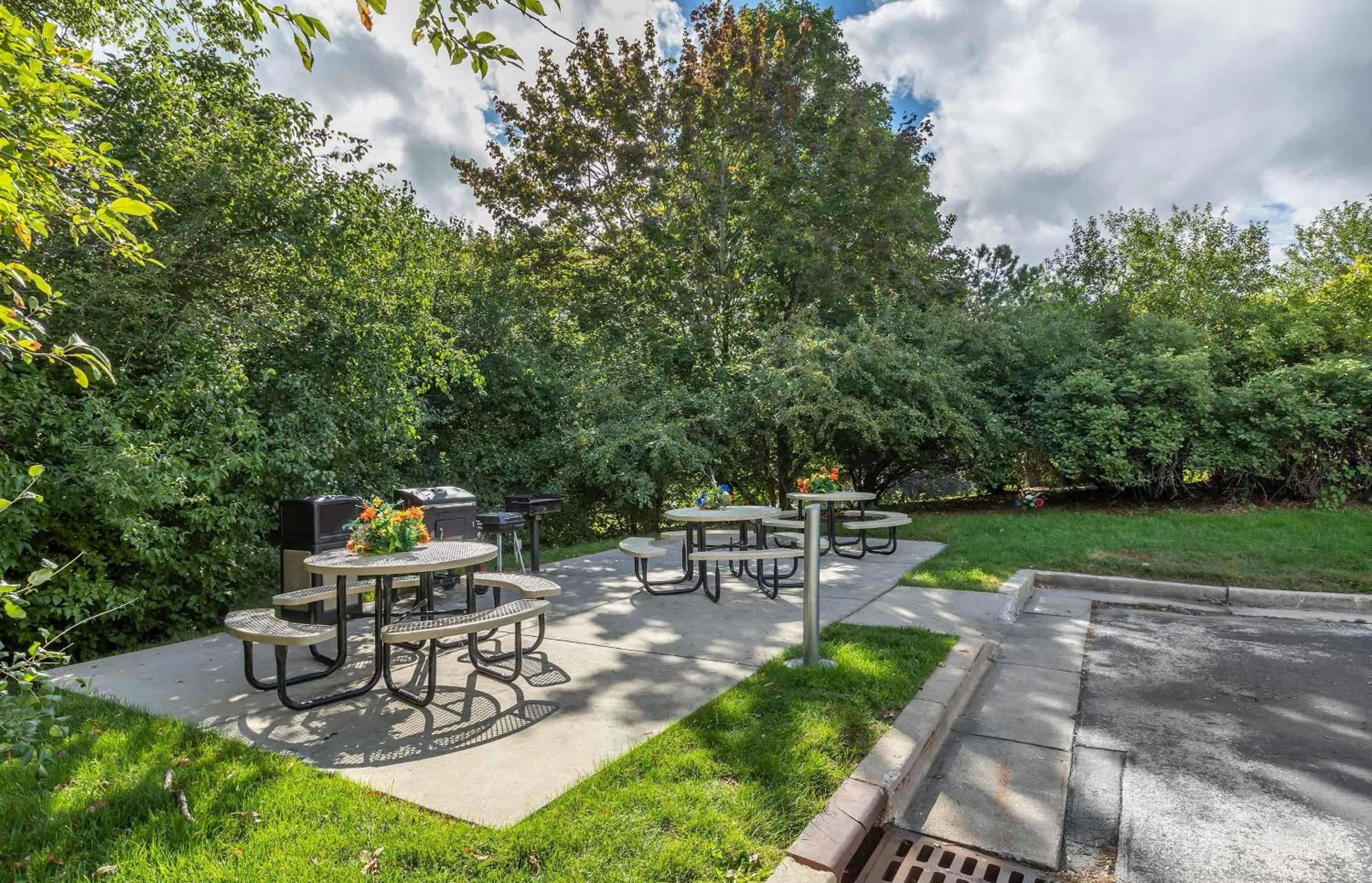 Property building in Extended Stay America Suites - Milwaukee - Brookfield