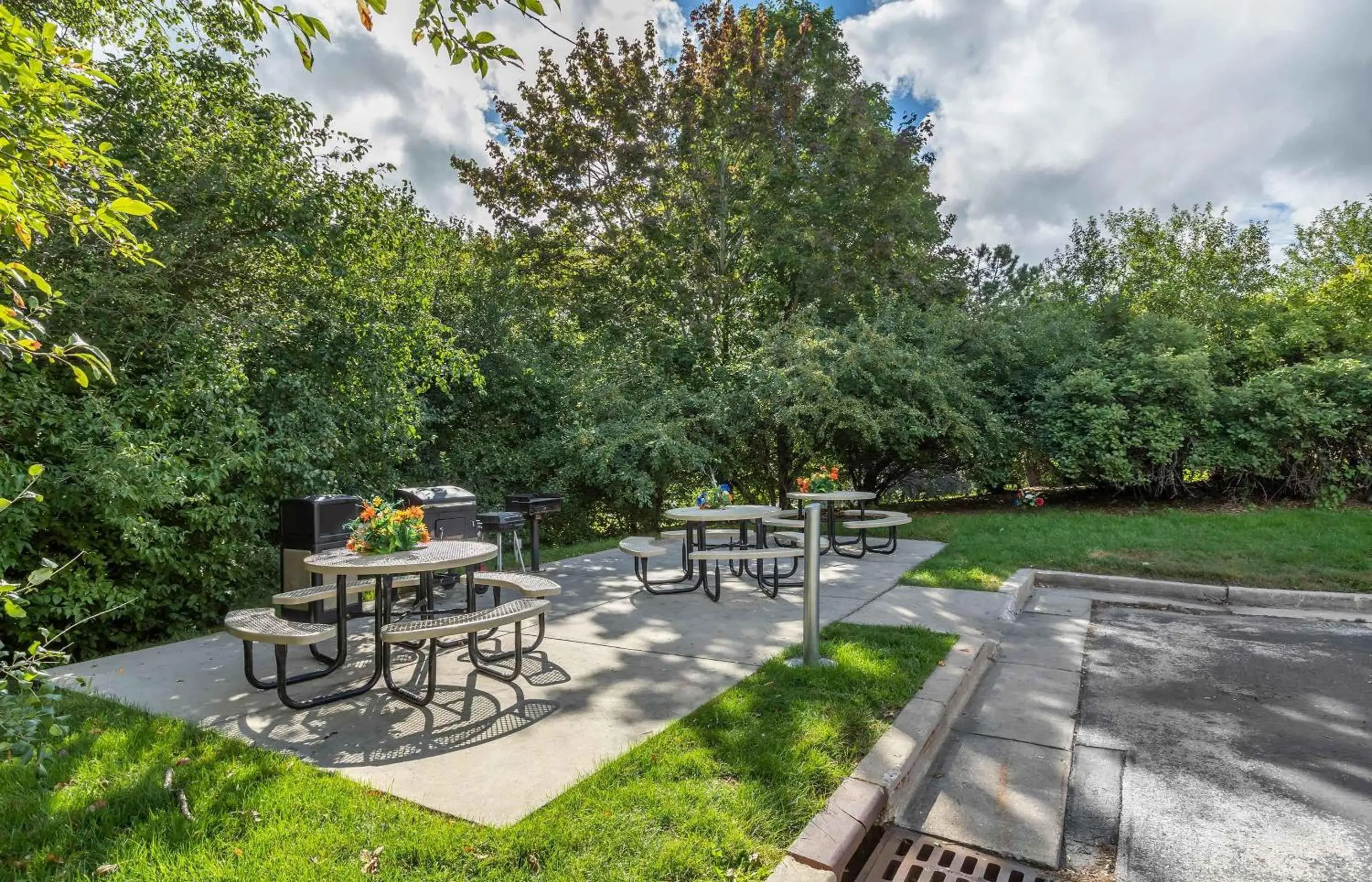 Property building in Extended Stay America Suites - Milwaukee - Brookfield Property building in Extended Stay America Suites - Milwaukee - Brookfield