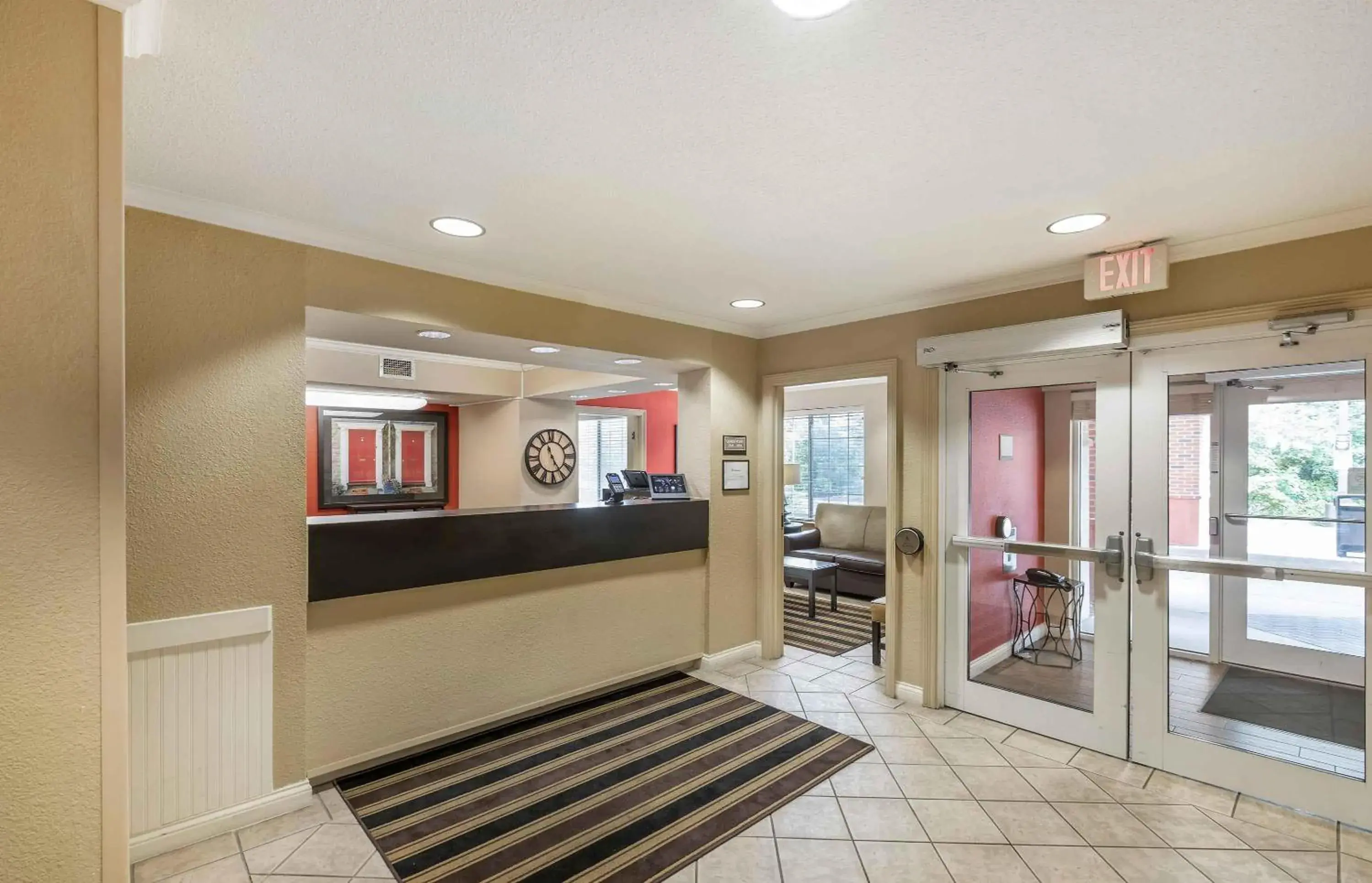 Lobby or reception in Extended Stay America Suites - Milwaukee - Brookfield Lobby or reception in Extended Stay America Suites - Milwaukee - Brookfield