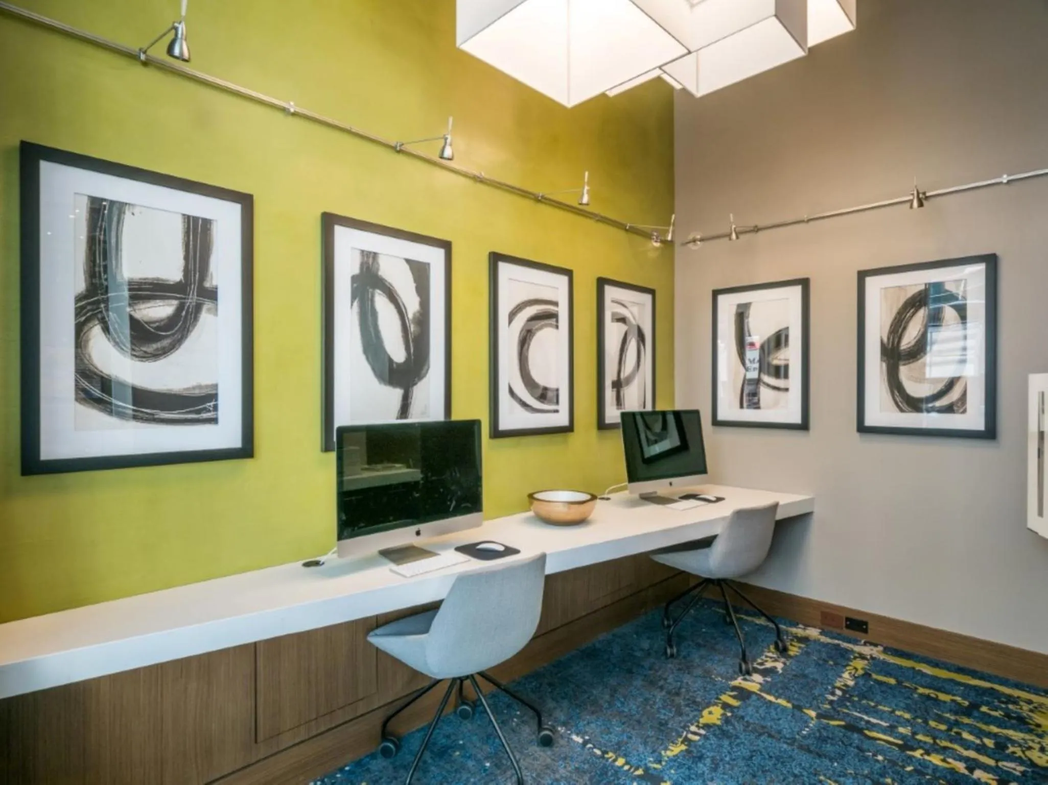 Business facilities in Bluebird Suites Near Chevy Chase