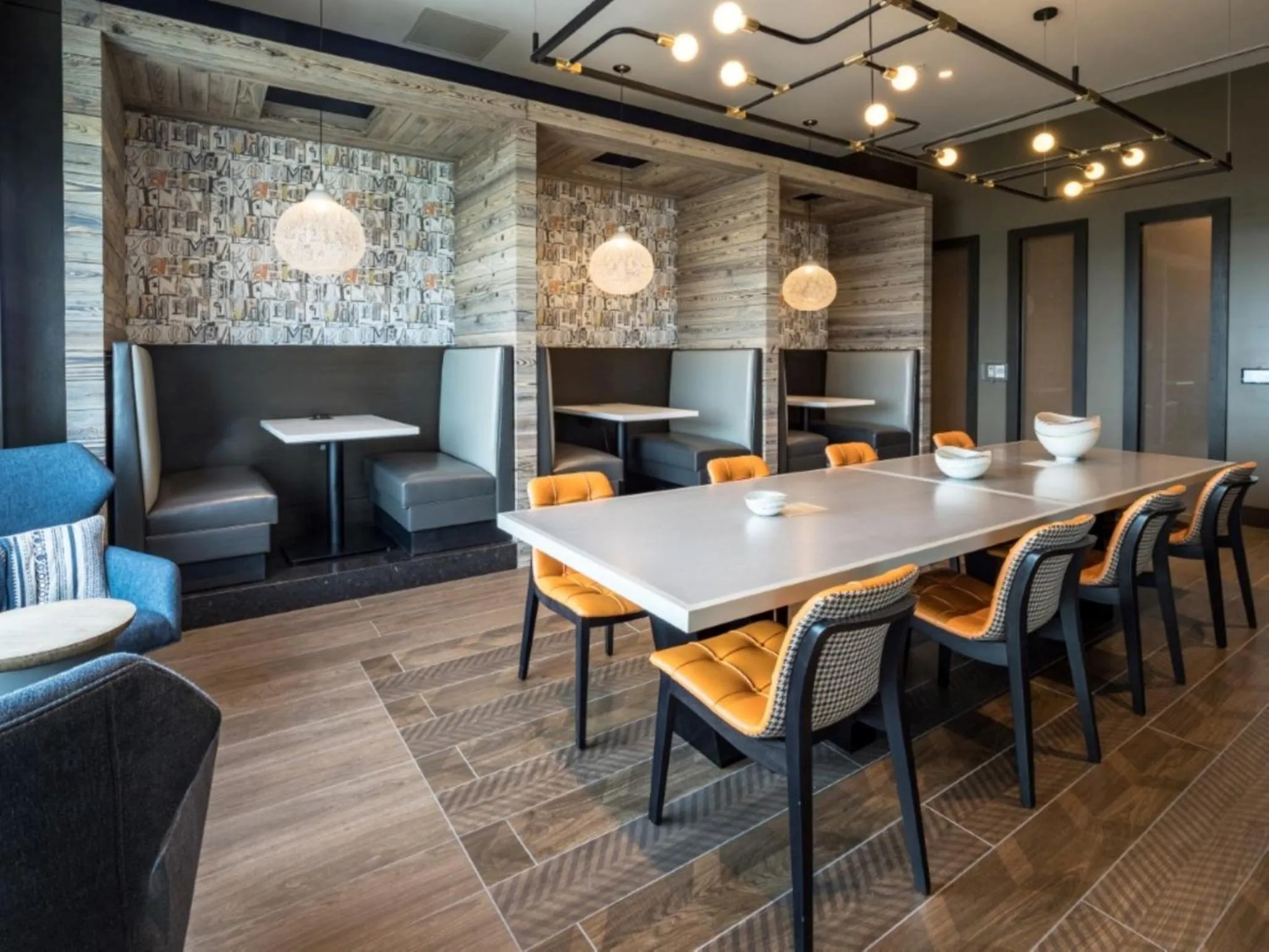 Lounge or bar in Bluebird Suites Near Chevy Chase