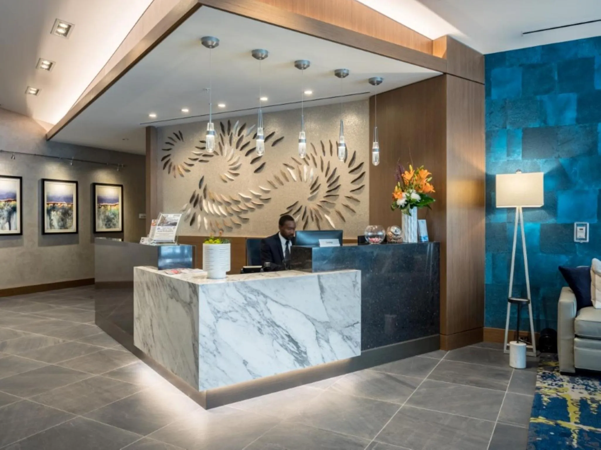 Lobby or reception in Bluebird Suites Near Chevy Chase