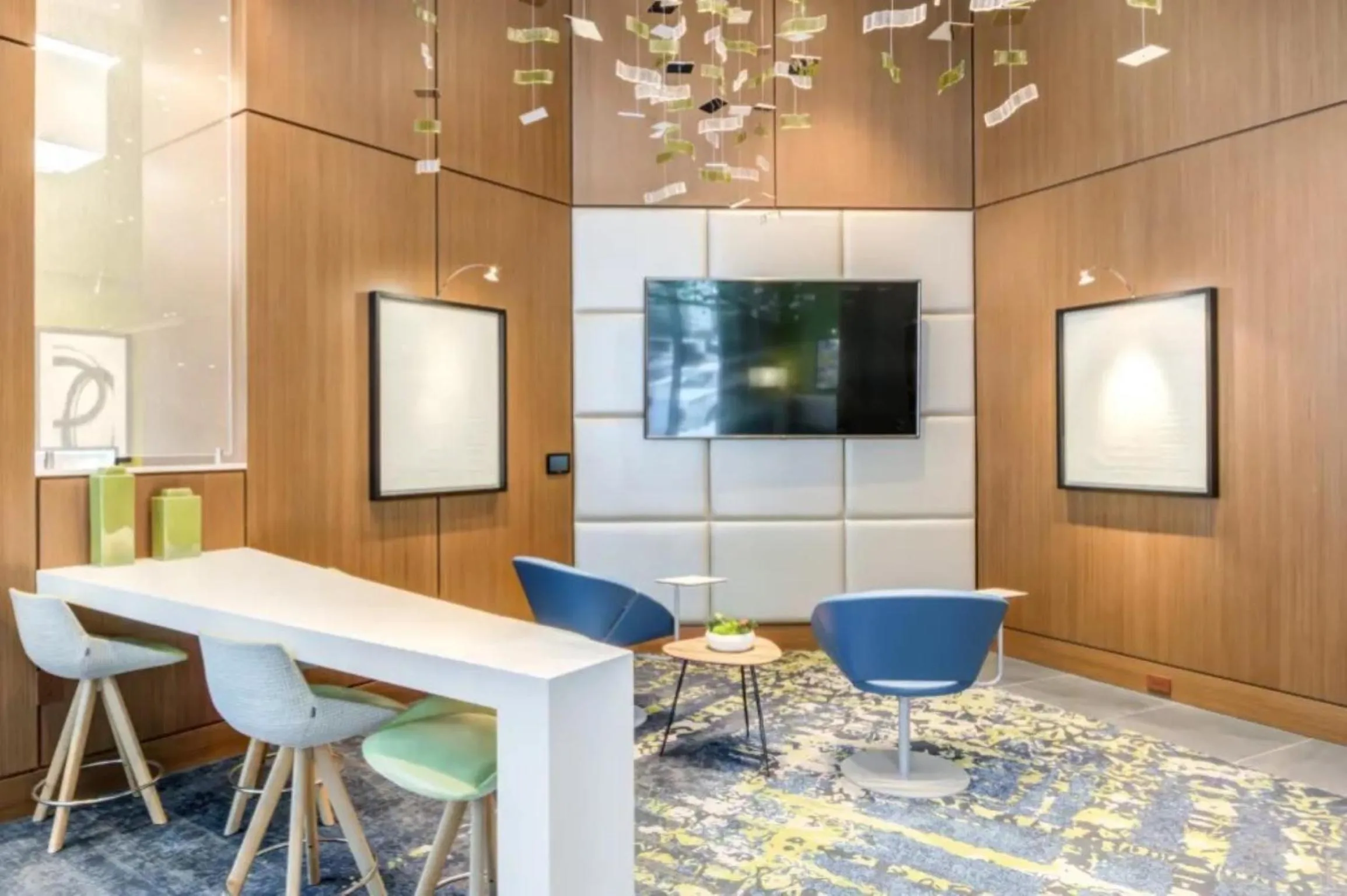 Lobby or reception in Bluebird Suites Near Chevy Chase