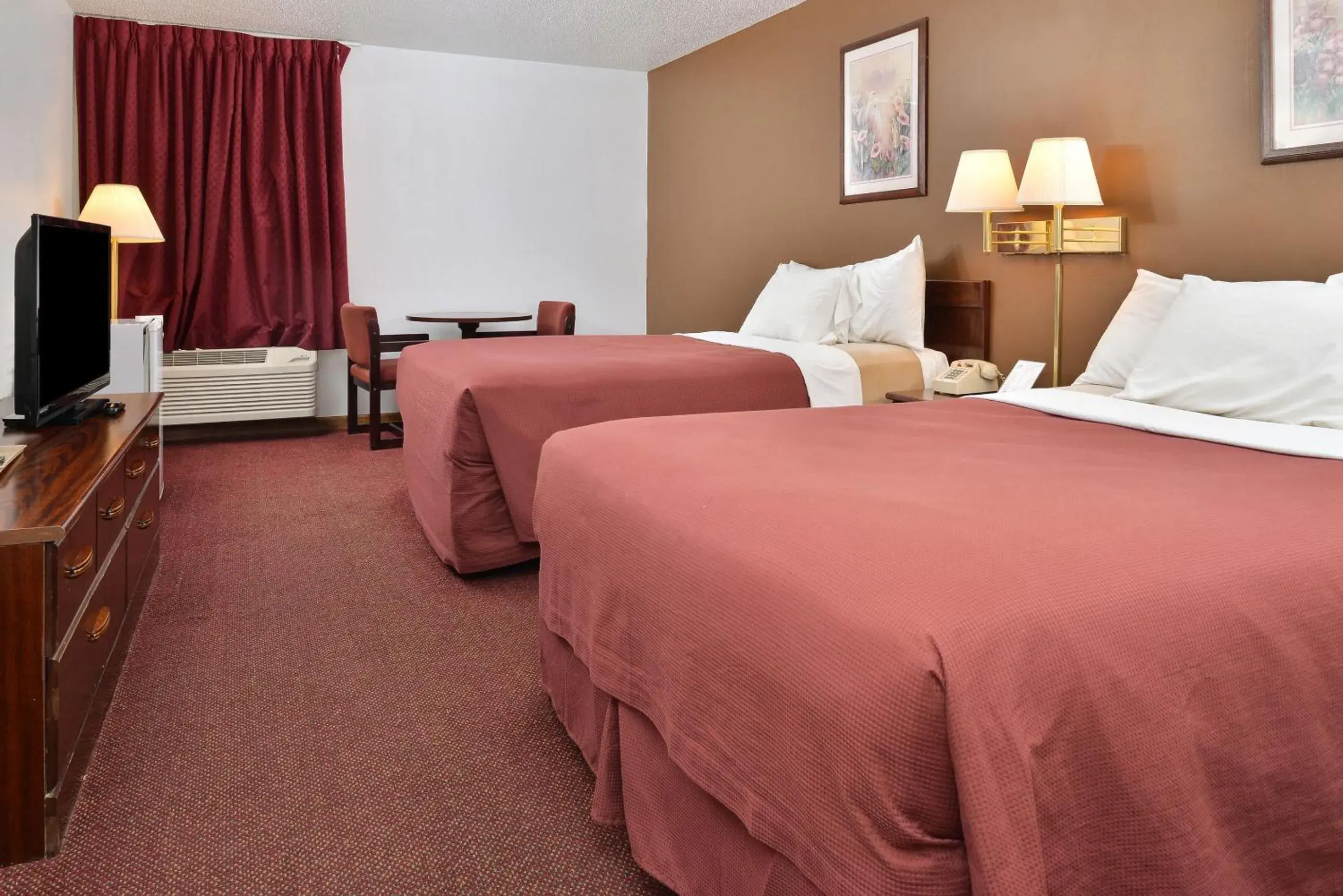 Double Room with Two Double Beds - Smoking in America's Best Value Inn Beardstown Double Room with Two Double Beds - Smoking in America's Best Value Inn Beardstown