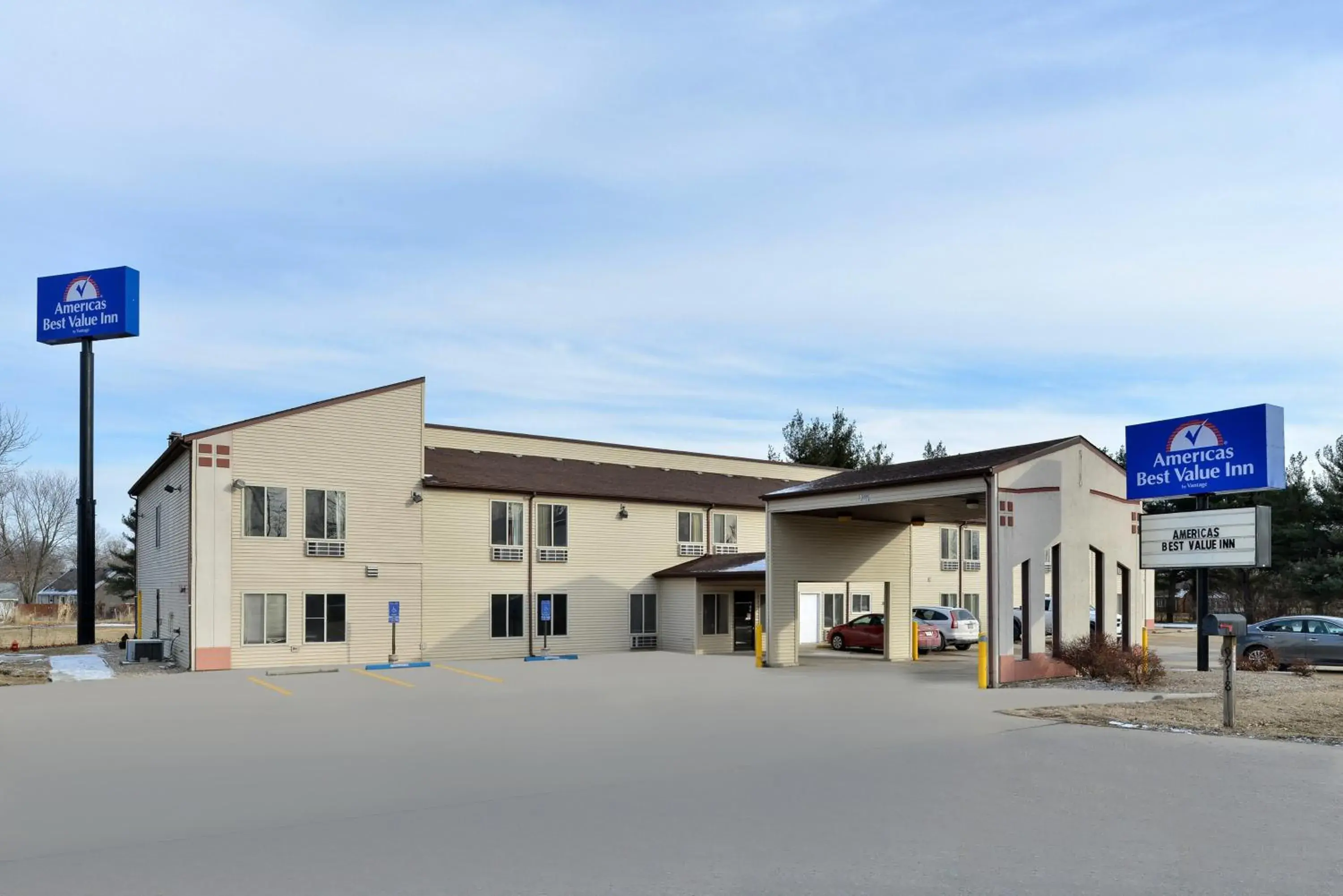 Property building in America's Best Value Inn Beardstown Property building in America's Best Value Inn Beardstown