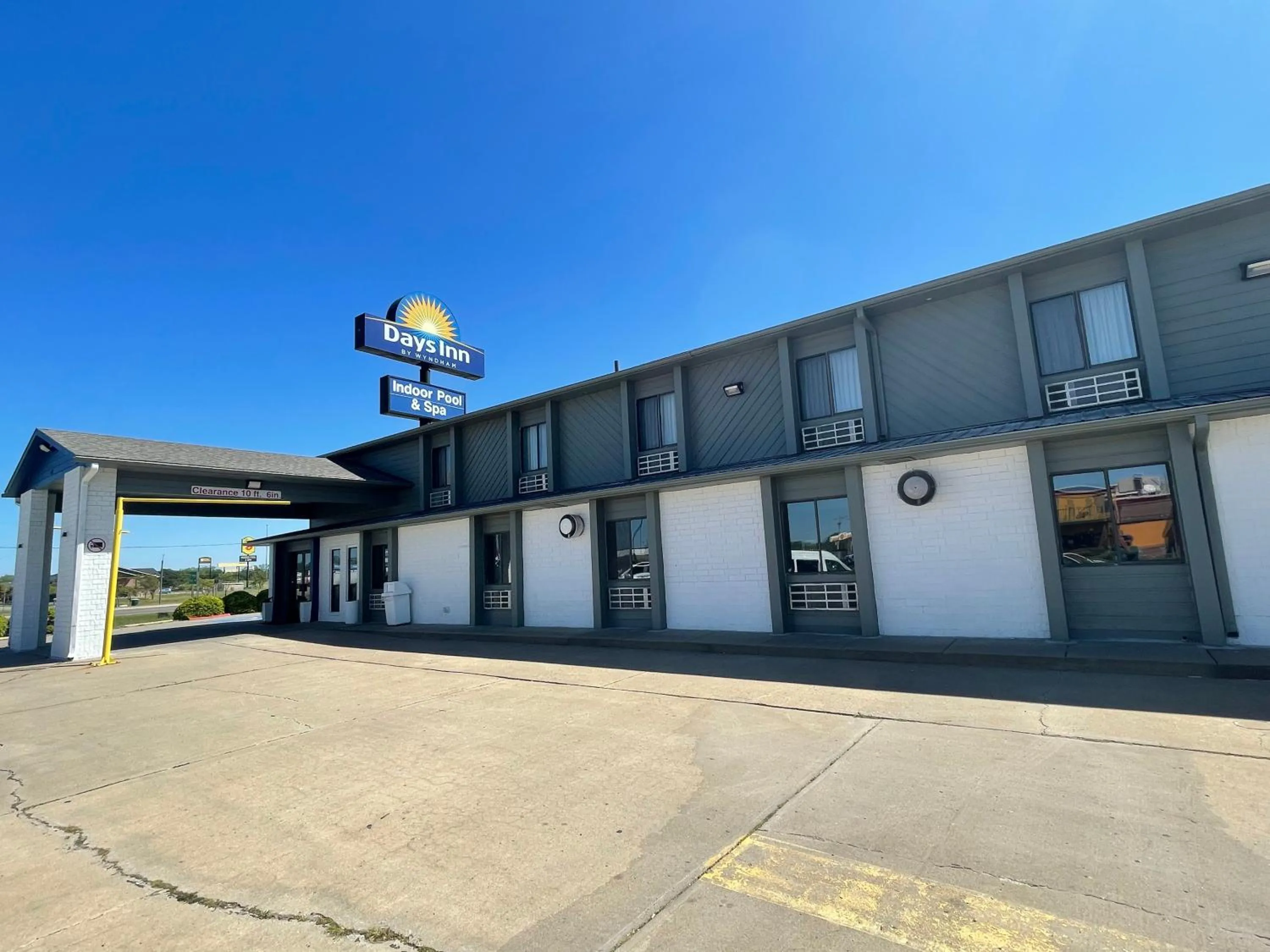 Days Inn by Wyndham Salina I-70