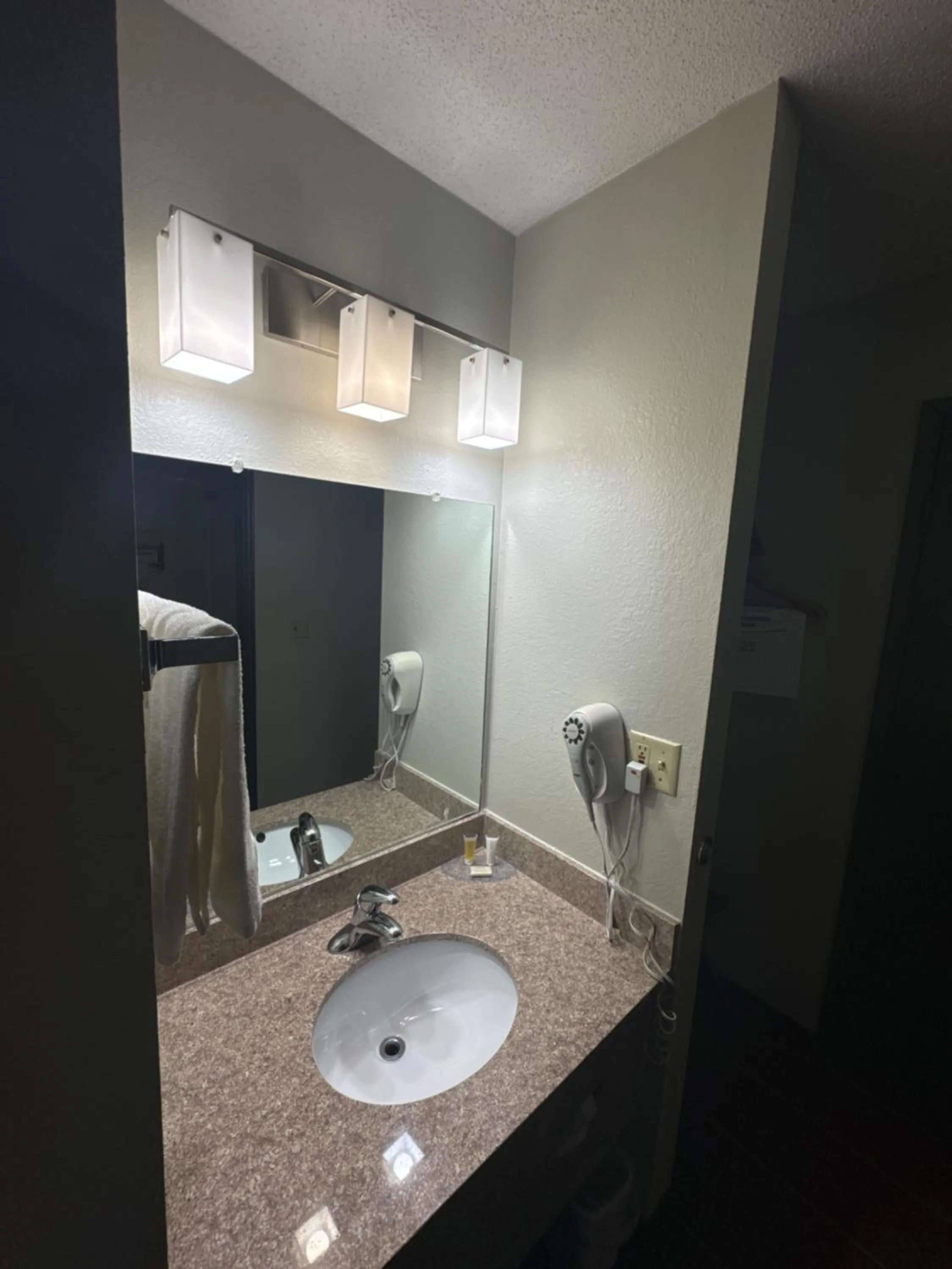 Days Inn by Wyndham Salina I-70