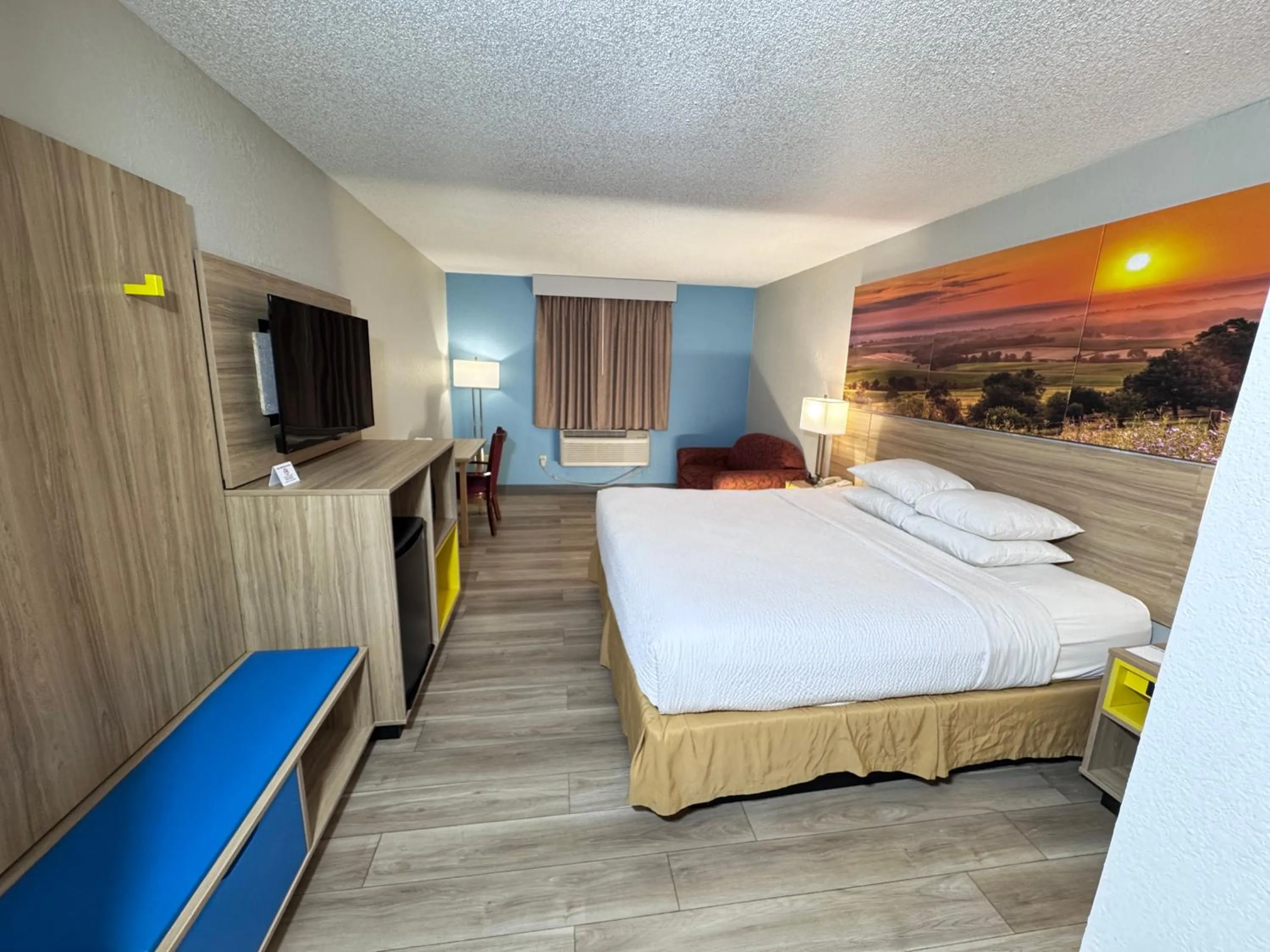 Bed in Days Inn by Wyndham Salina I-70