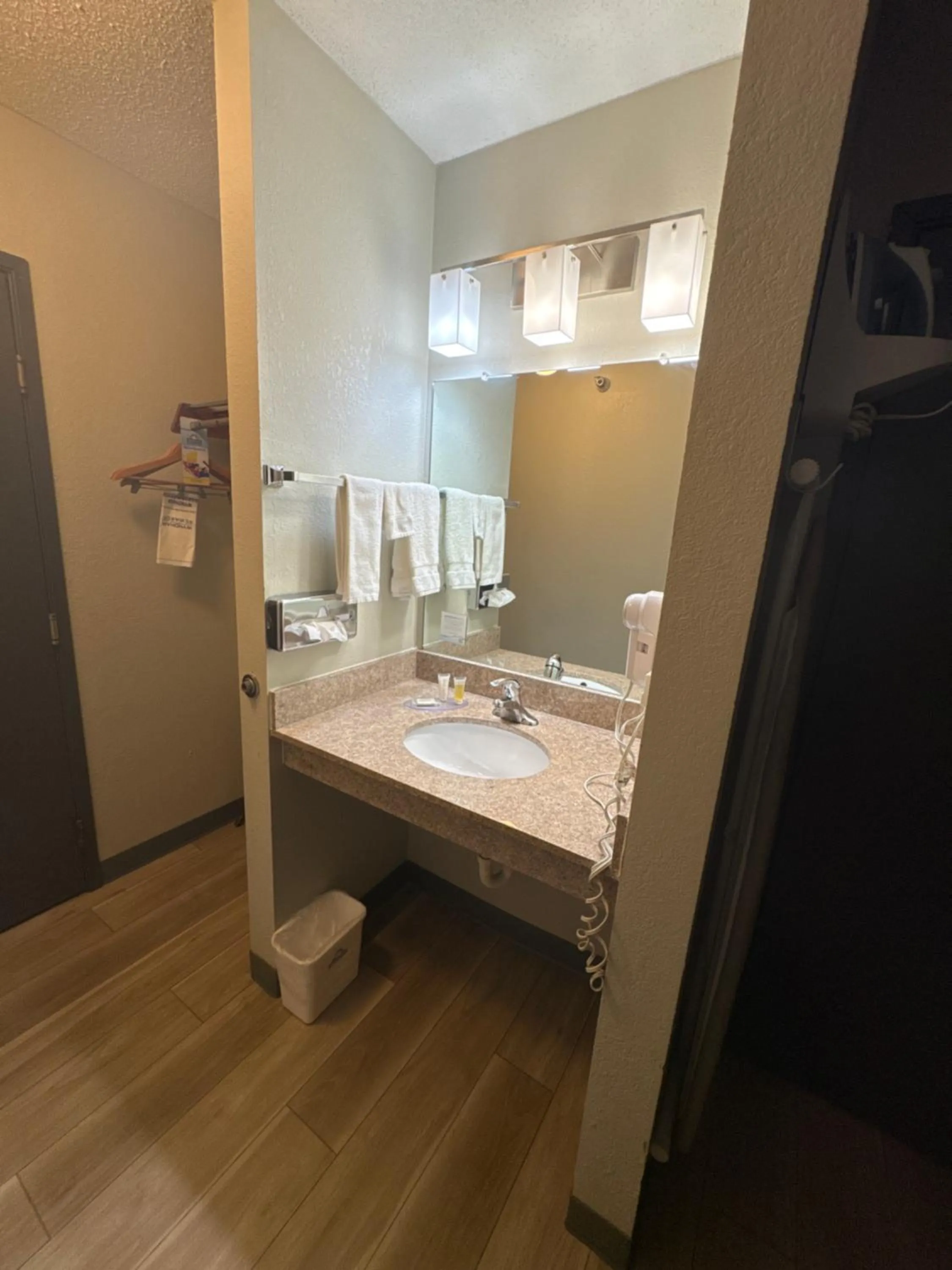 Days Inn by Wyndham Salina I-70