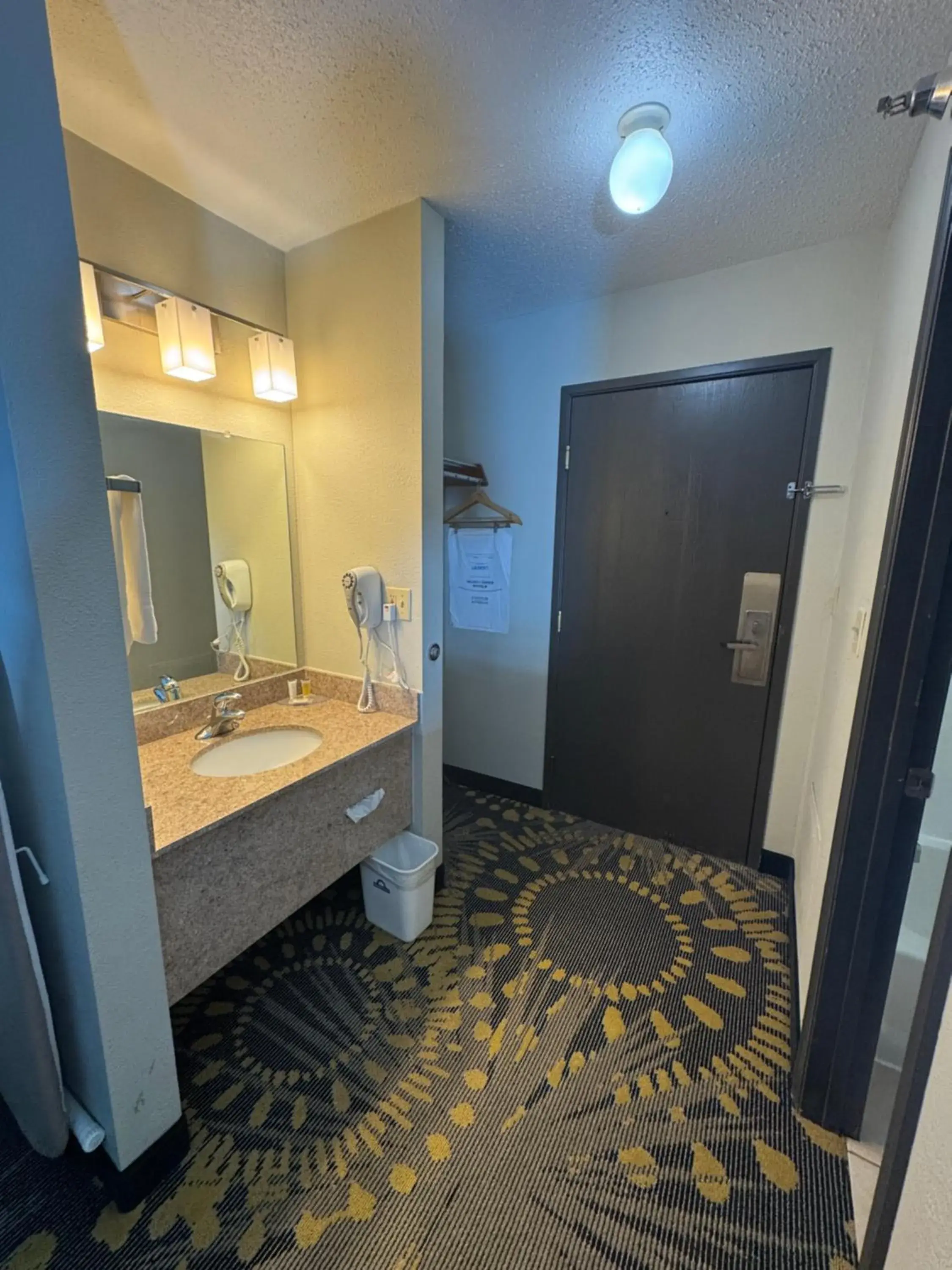 Queen Room with Two Queen Beds - Non-Smoking in Days Inn by Wyndham Salina I-70 Queen Room with Two Queen Beds - Non-Smoking in Days Inn by Wyndham Salina I-70