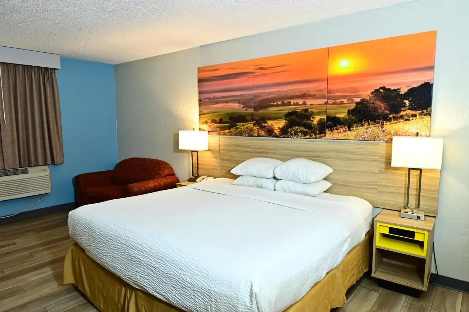 Bed in Days Inn by Wyndham Salina I-70 Bed in Days Inn by Wyndham Salina I-70