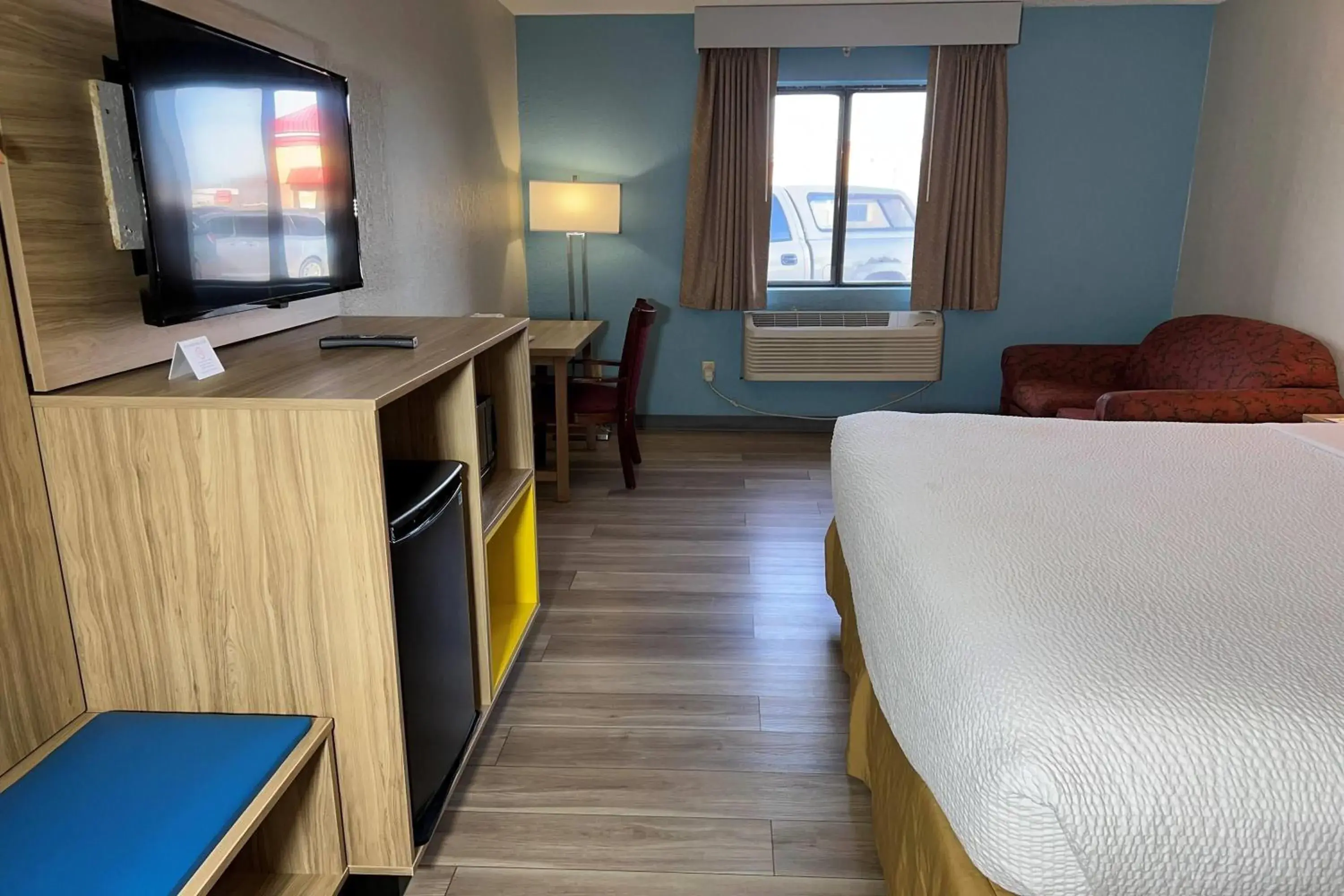 Photo of the whole room, Bed in Days Inn by Wyndham Salina I-70 Photo of the whole room, Bed in Days Inn by Wyndham Salina I-70