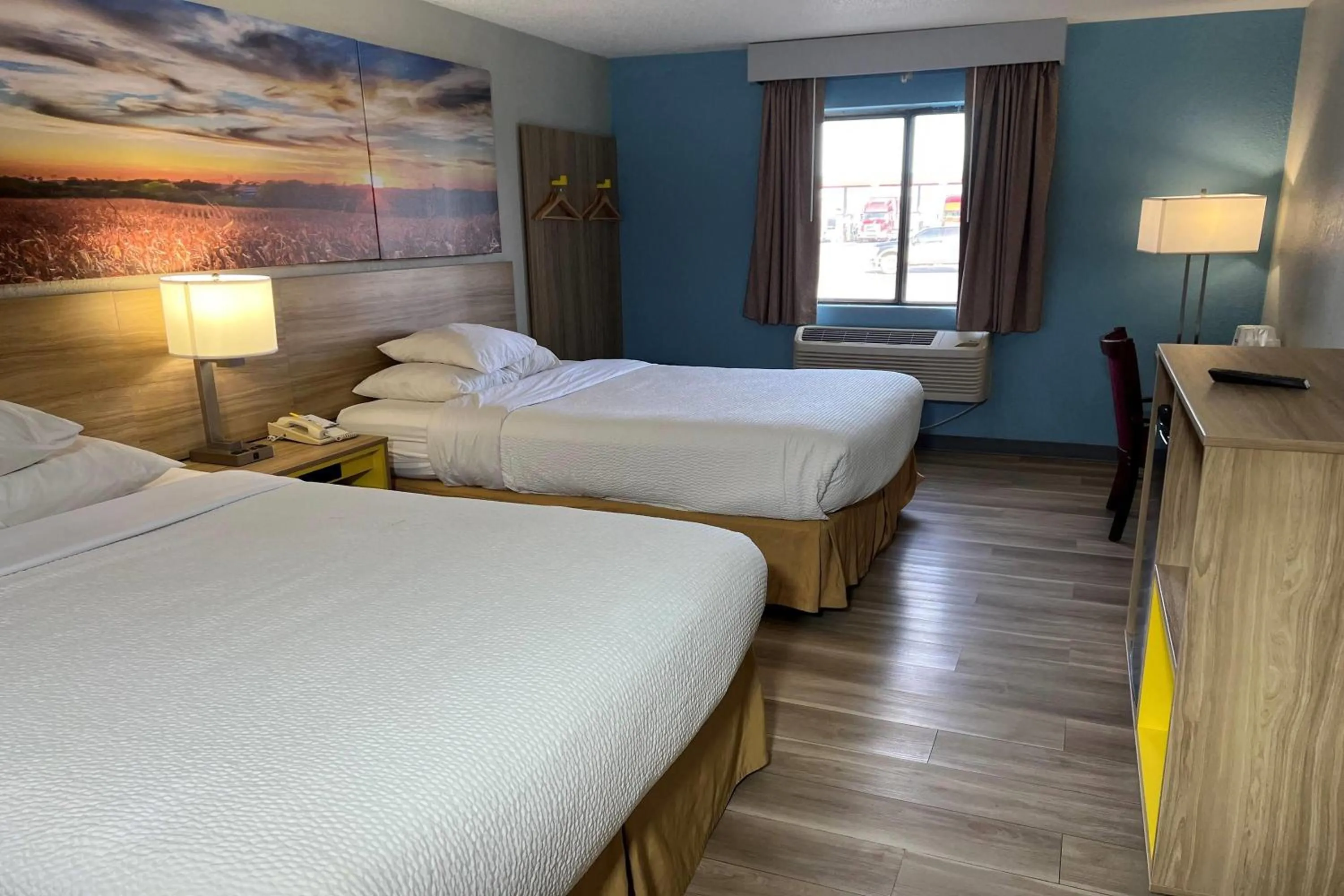 Photo of the whole room, Bed in Days Inn by Wyndham Salina I-70