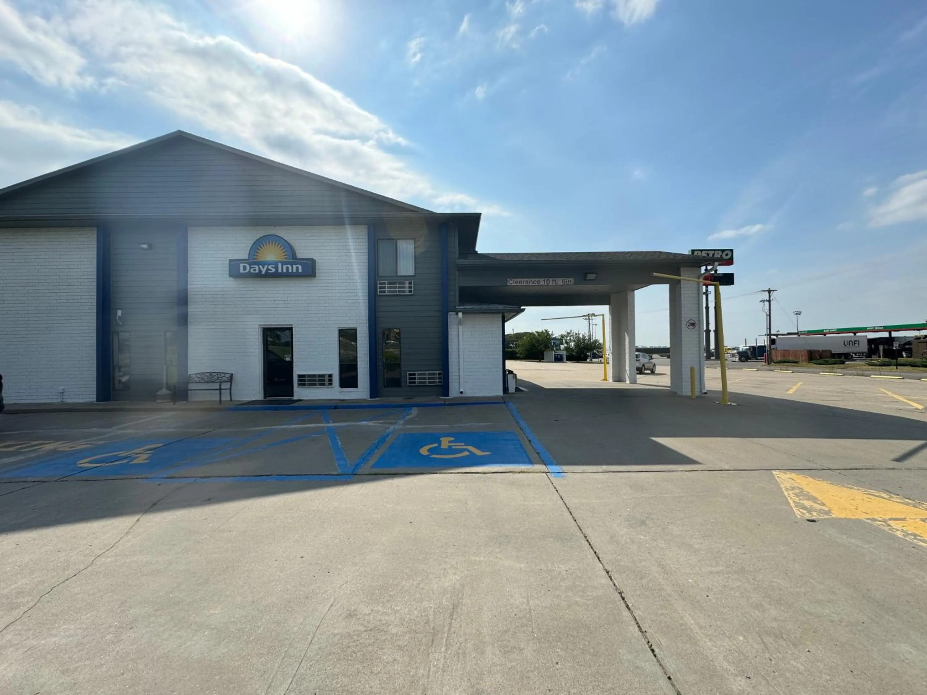 Days Inn by Wyndham Salina I-70