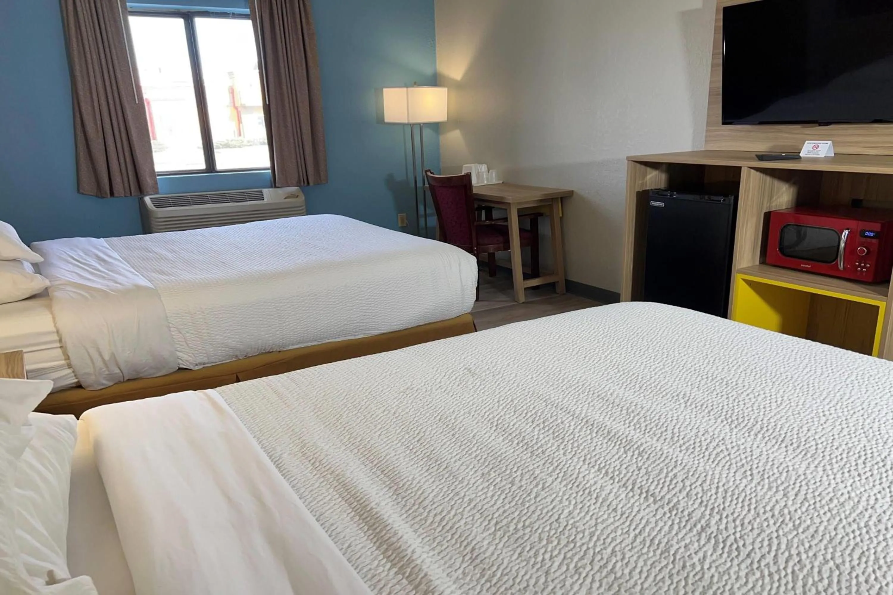 Photo of the whole room, Bed in Days Inn by Wyndham Salina I-70