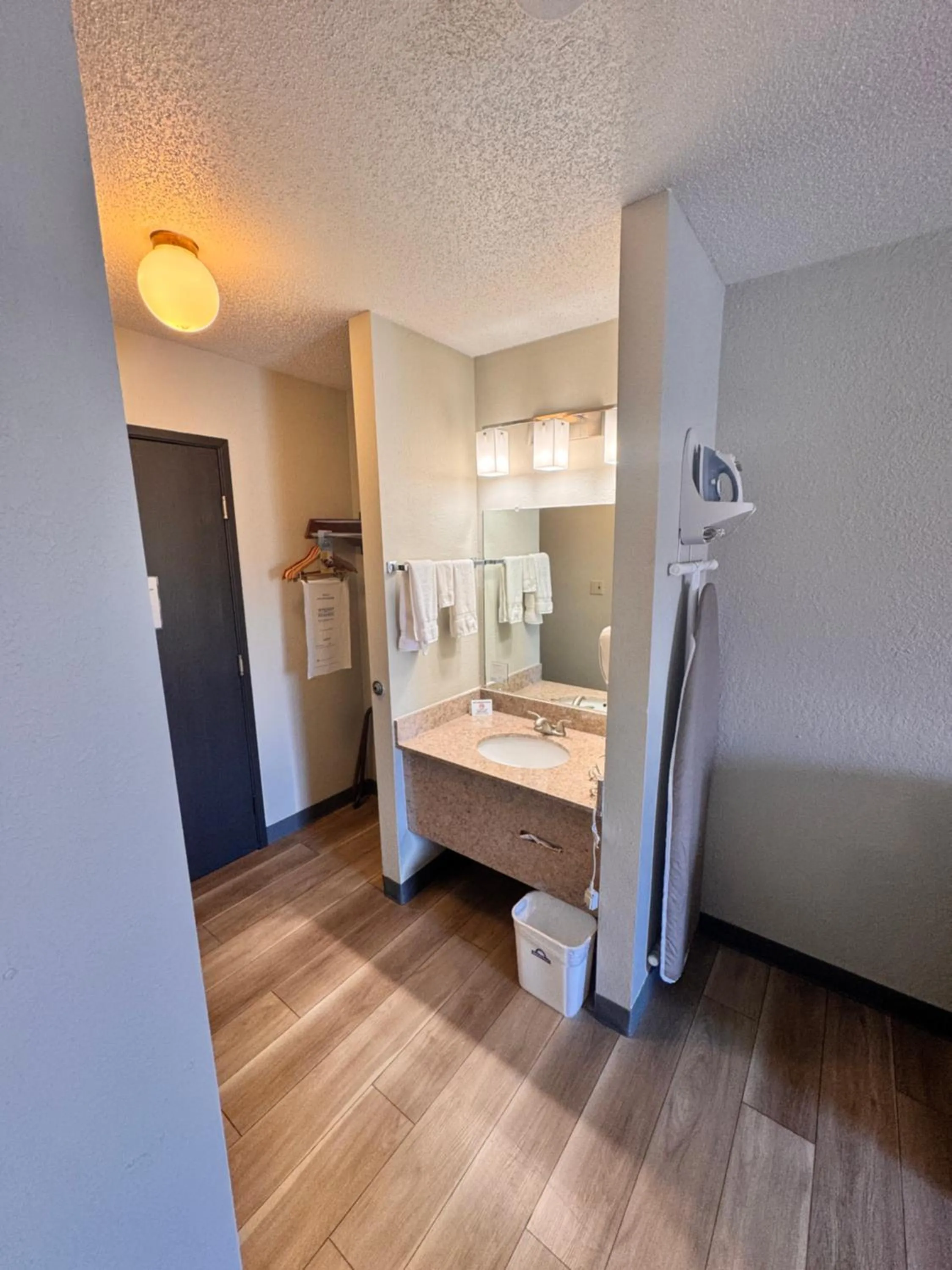 Days Inn by Wyndham Salina I-70