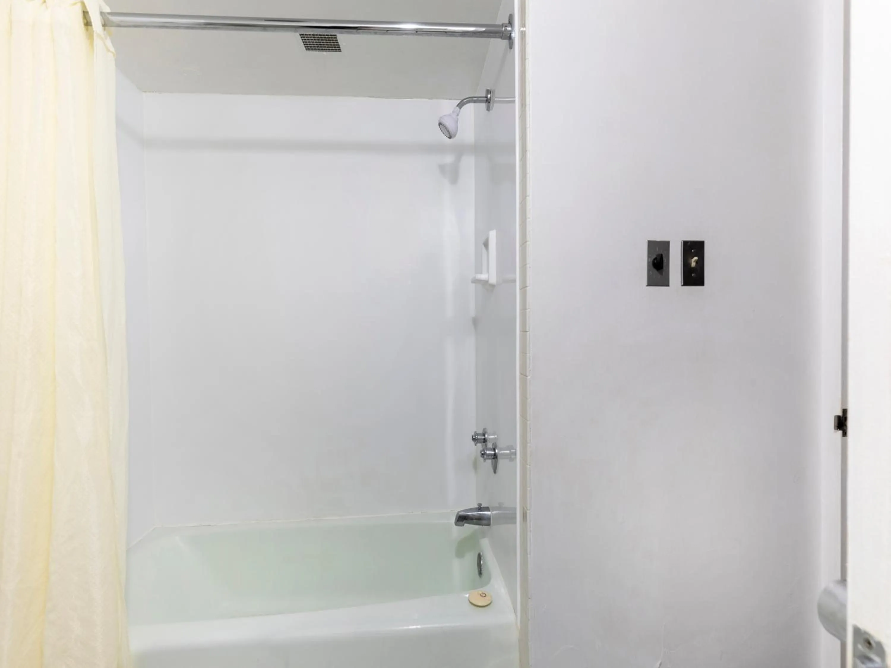 Bathroom in Mansion View Inn & Suites