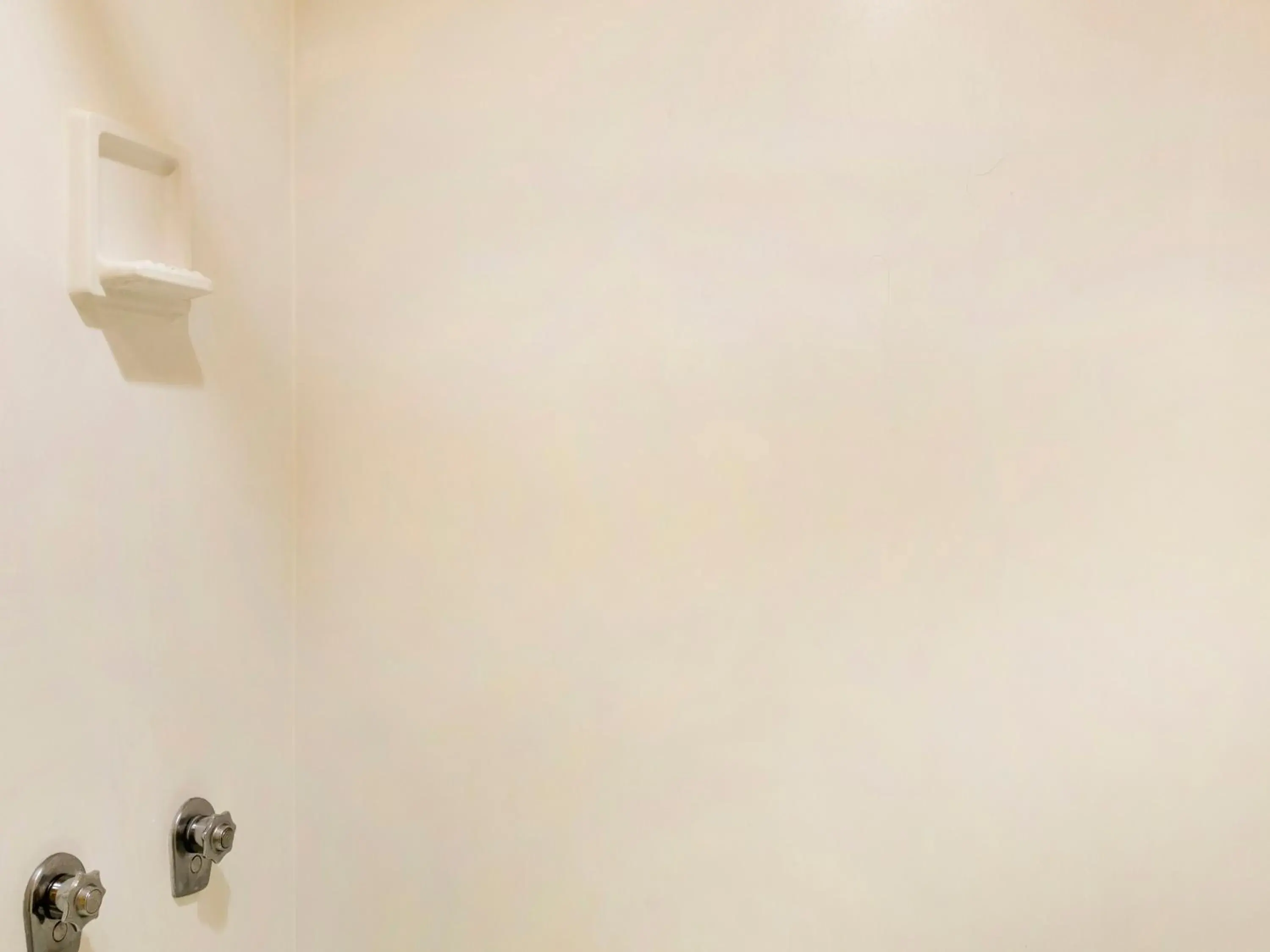 Bathroom in Mansion View Inn & Suites Bathroom in Mansion View Inn & Suites