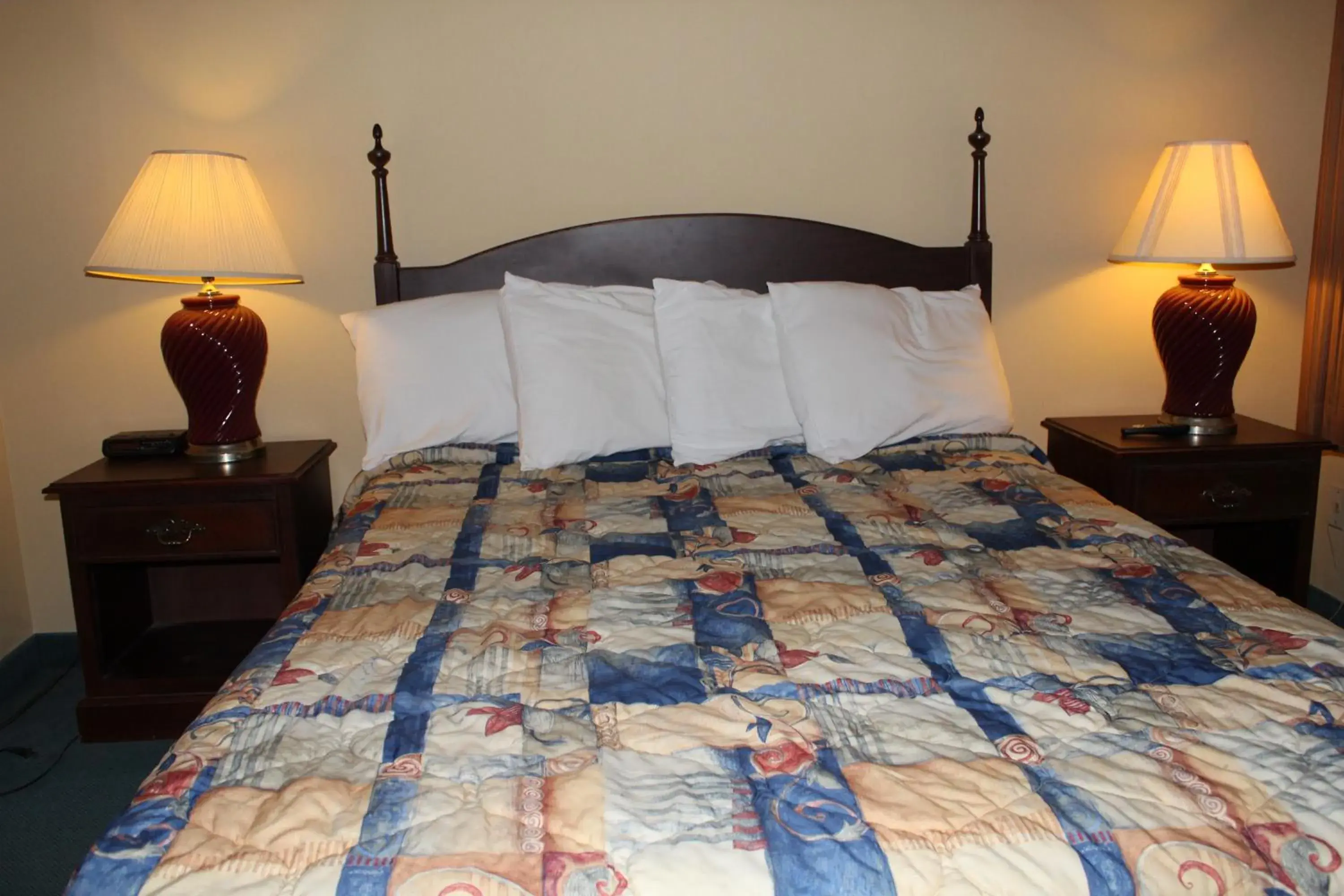 Standard Queen Room in Mansion View Inn & Suites Standard Queen Room in Mansion View Inn & Suites