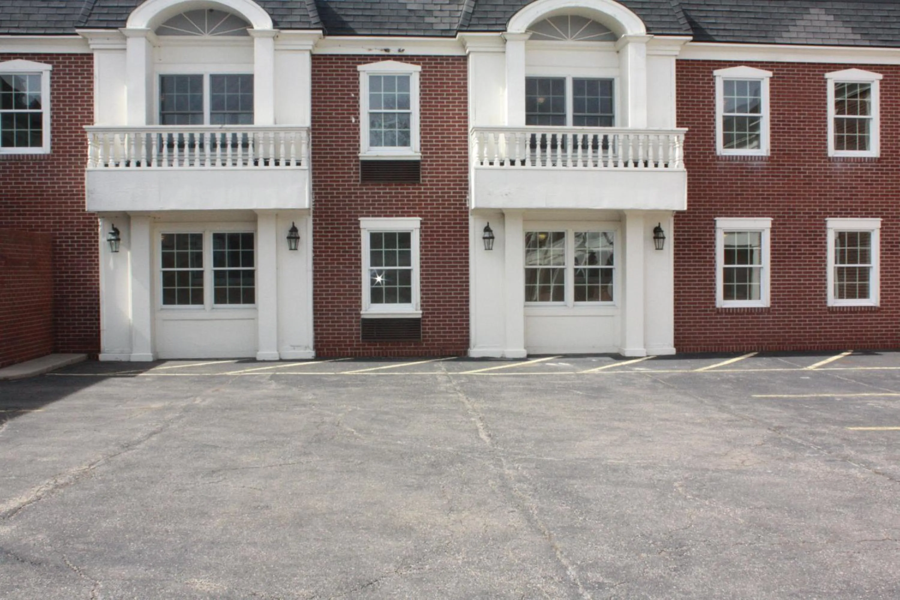 Street view in Mansion View Inn & Suites