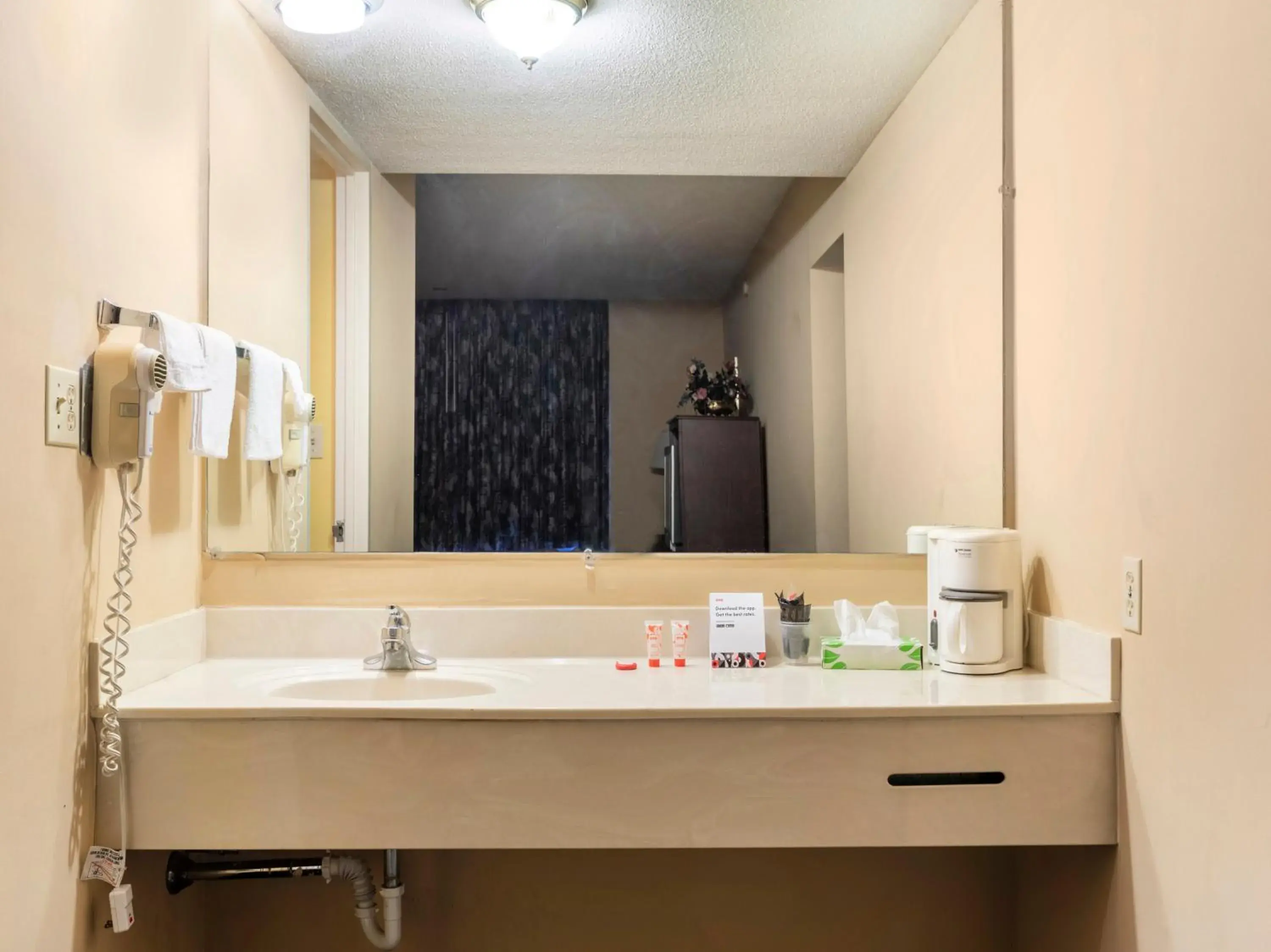 Bathroom in Mansion View Inn & Suites Bathroom in Mansion View Inn & Suites