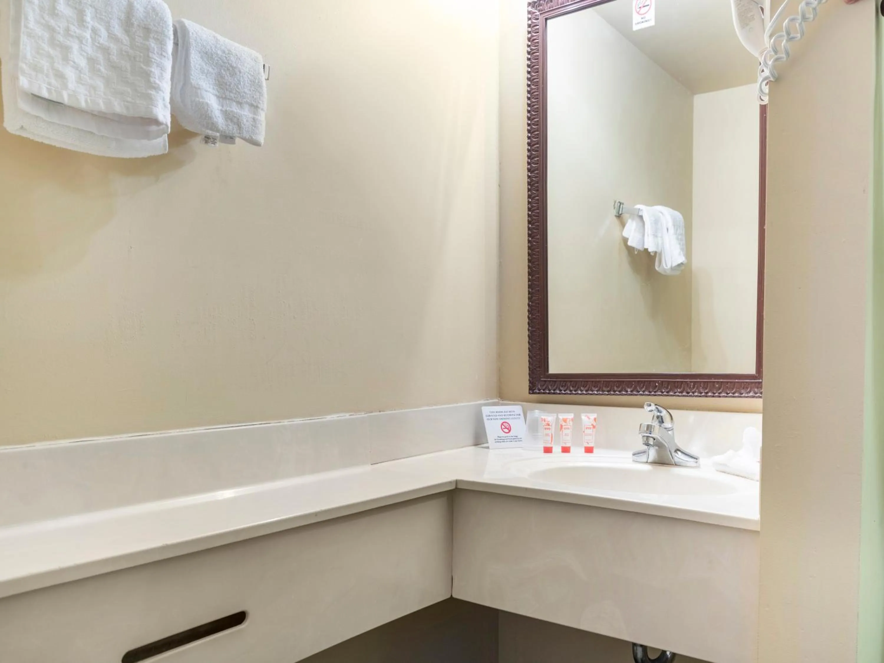 Bathroom in Mansion View Inn & Suites