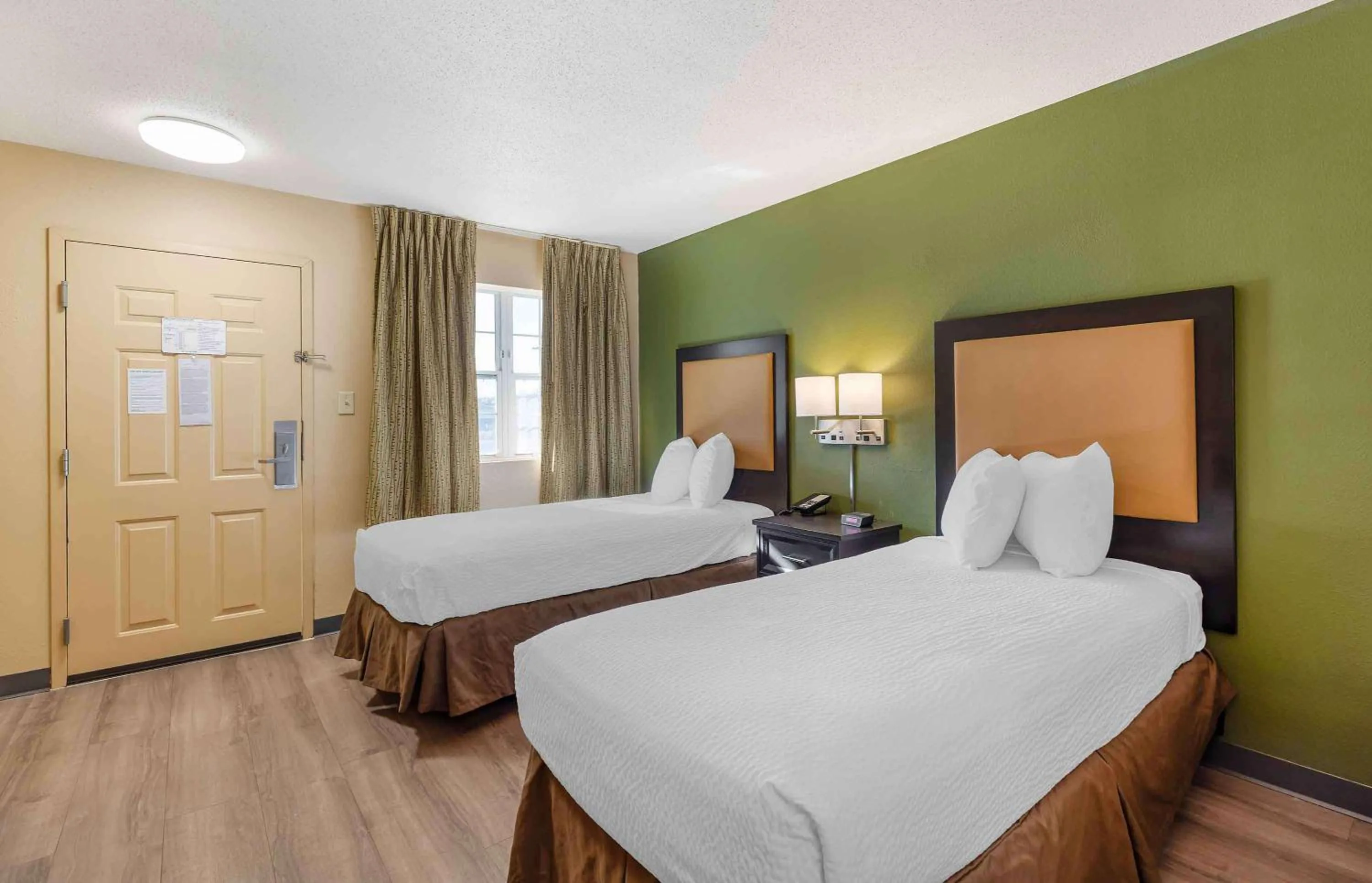 Bedroom, Bed in Extended Stay America Suites - St Louis - Westport - E Lackland Rd