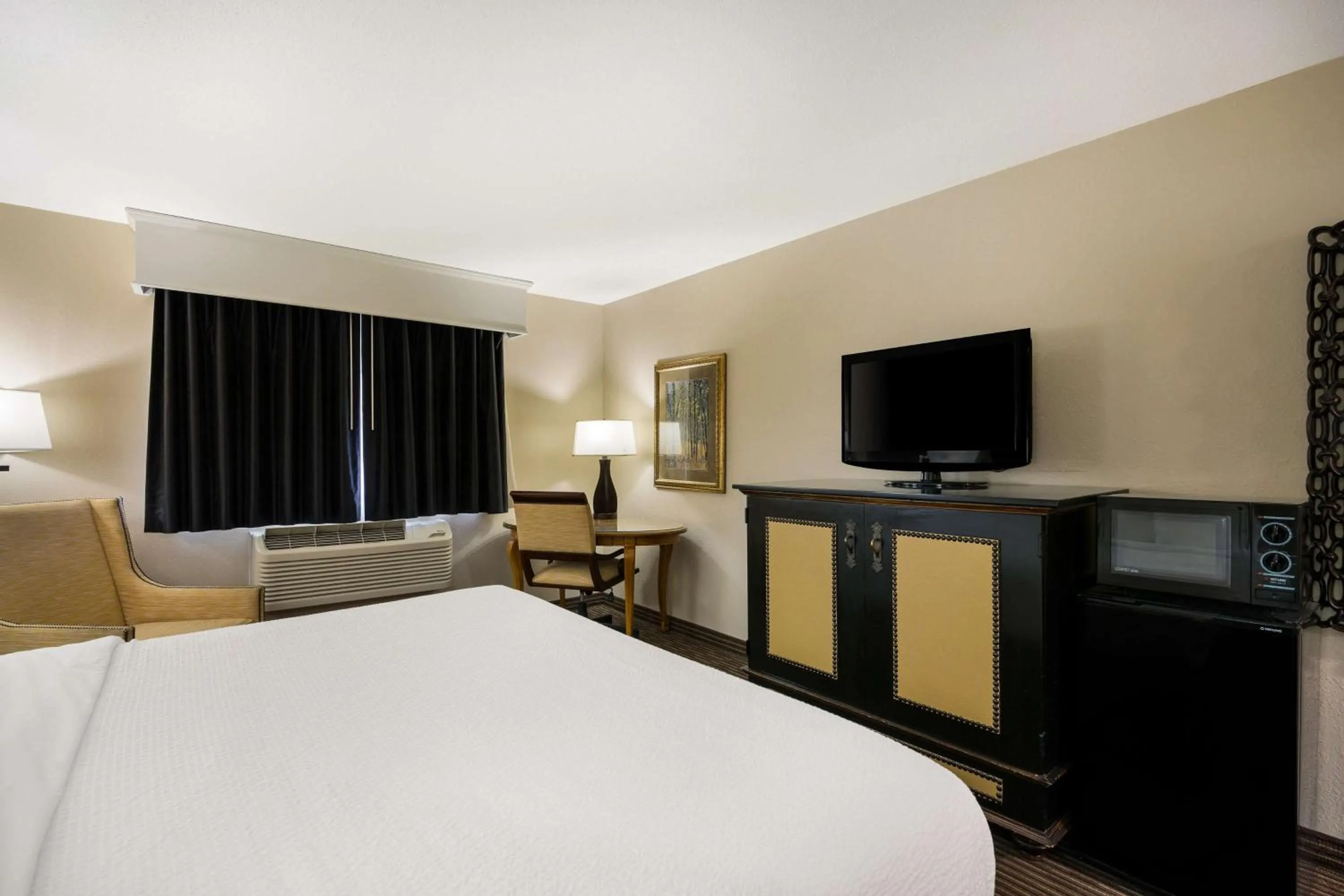 Bedroom, Bed in Revel Hotel Minot - SureStay Collection by Best Western