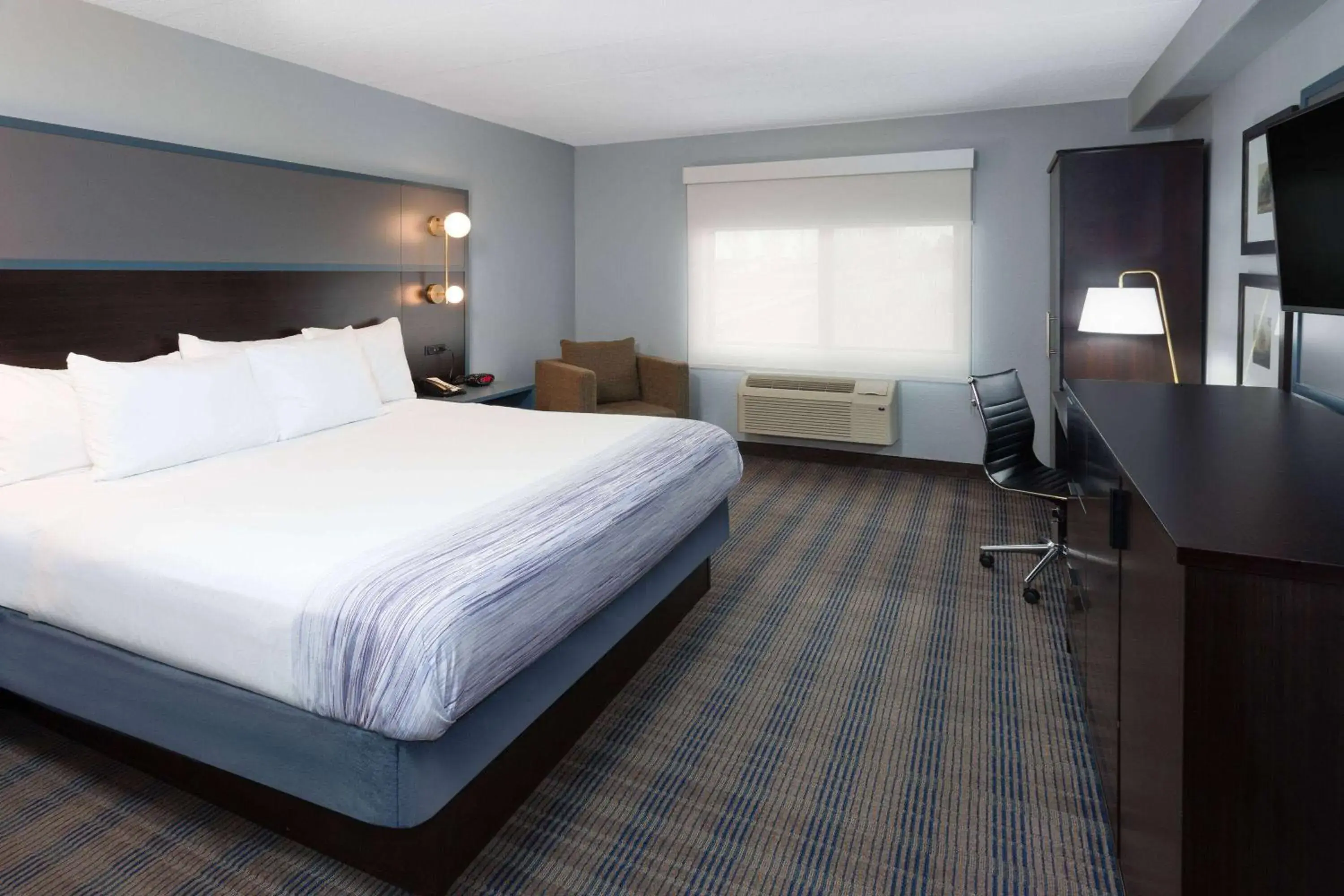 Photo of the whole room, Bed in AmericInn by Wyndham Peoria Photo of the whole room, Bed in AmericInn by Wyndham Peoria