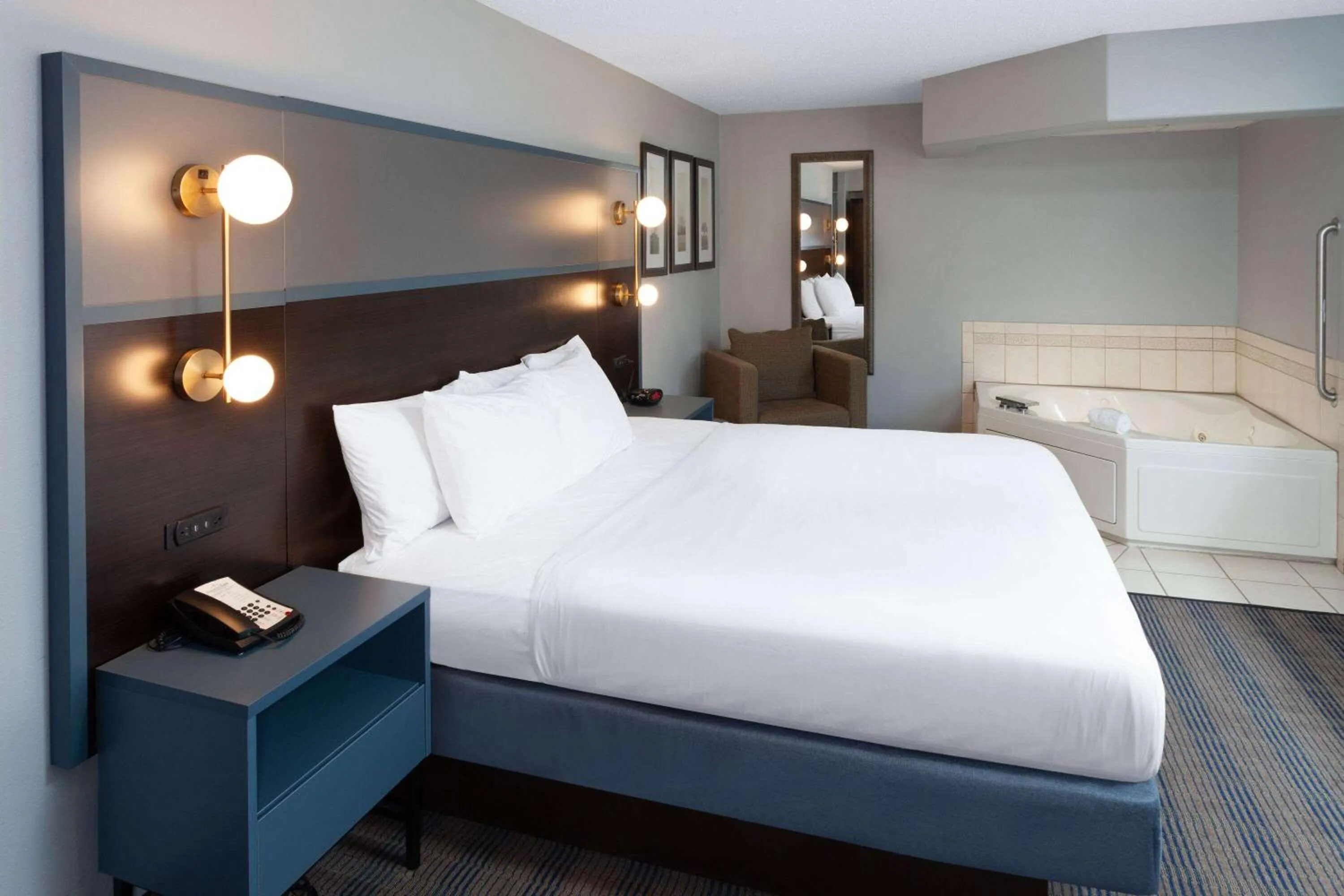 Hot Tub, Bed in AmericInn by Wyndham Peoria