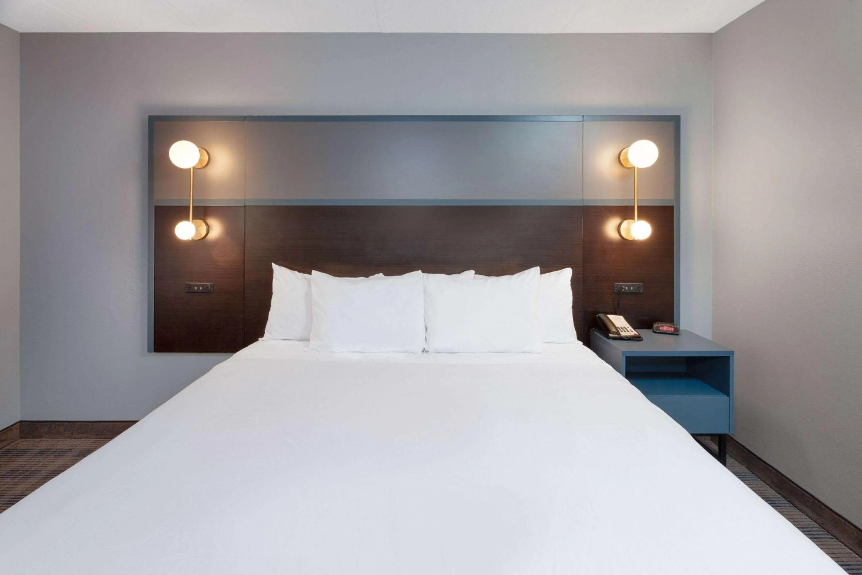 Photo of the whole room, Bed in AmericInn by Wyndham Peoria