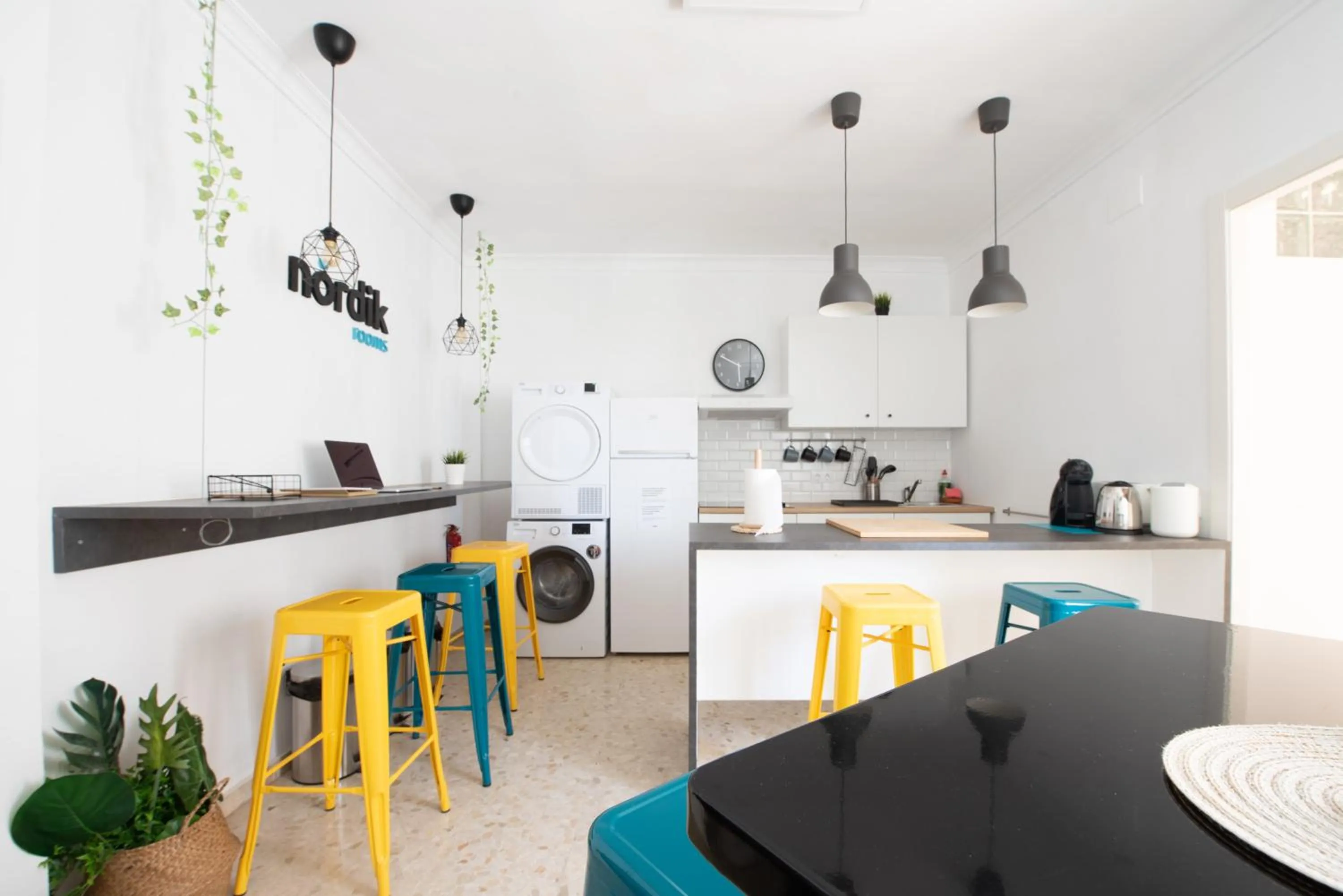 Communal lounge/ TV room in Nordik Rooms Urban - Trinidad "Copenhague"