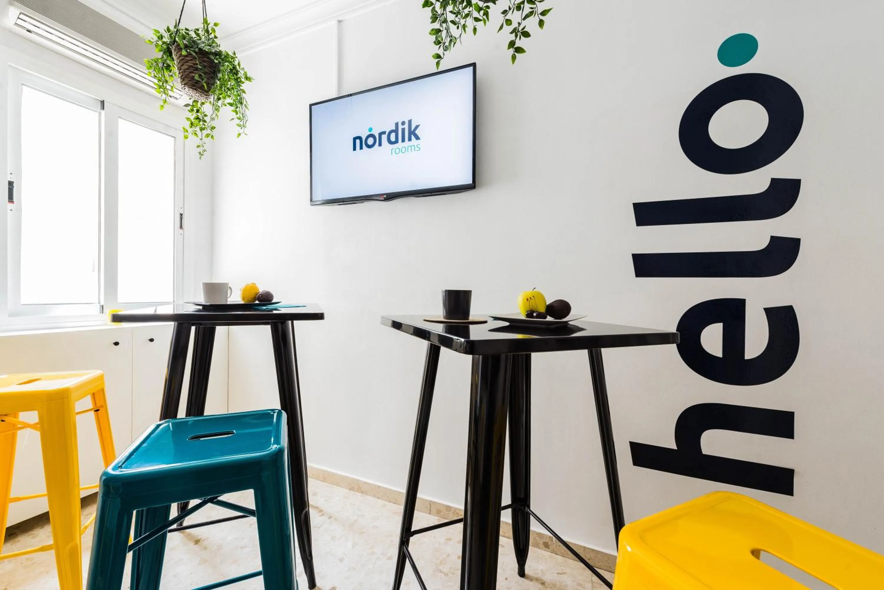 Communal lounge/ TV room in Nordik Rooms Urban - Trinidad "Copenhague"